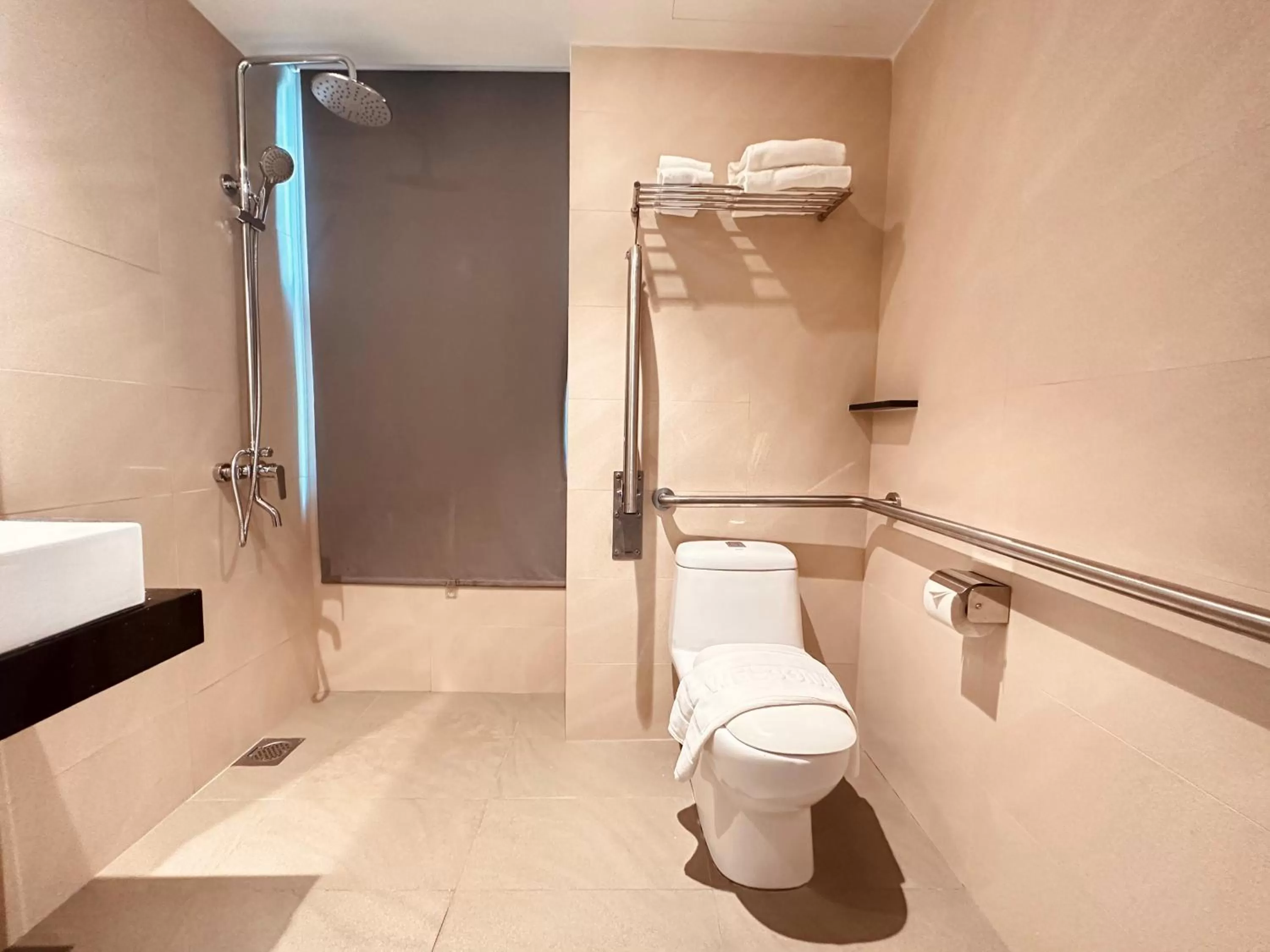 Toilet in Park View Hotel