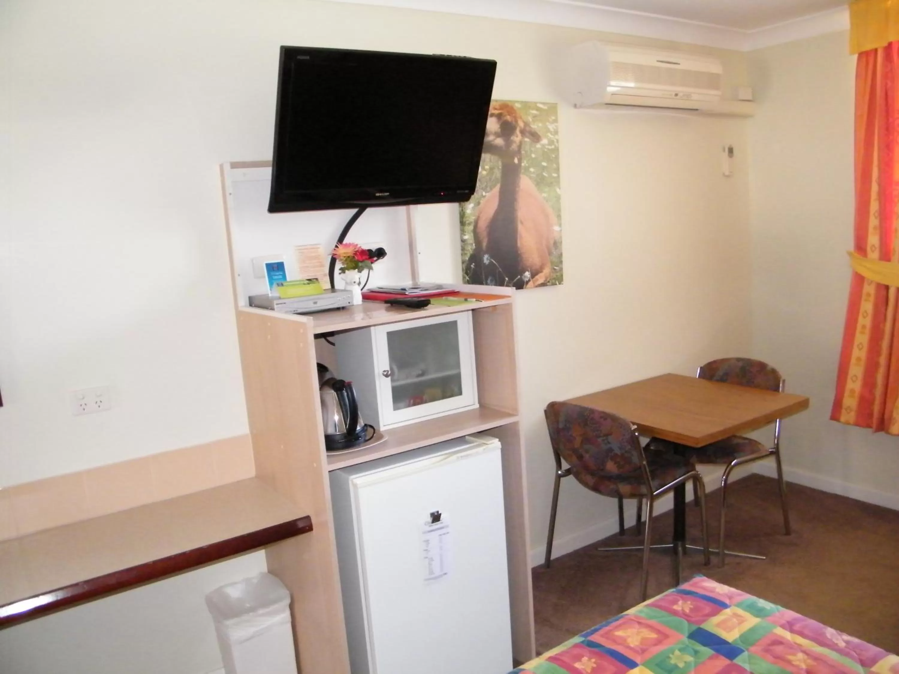 Summer in Clansman Motel