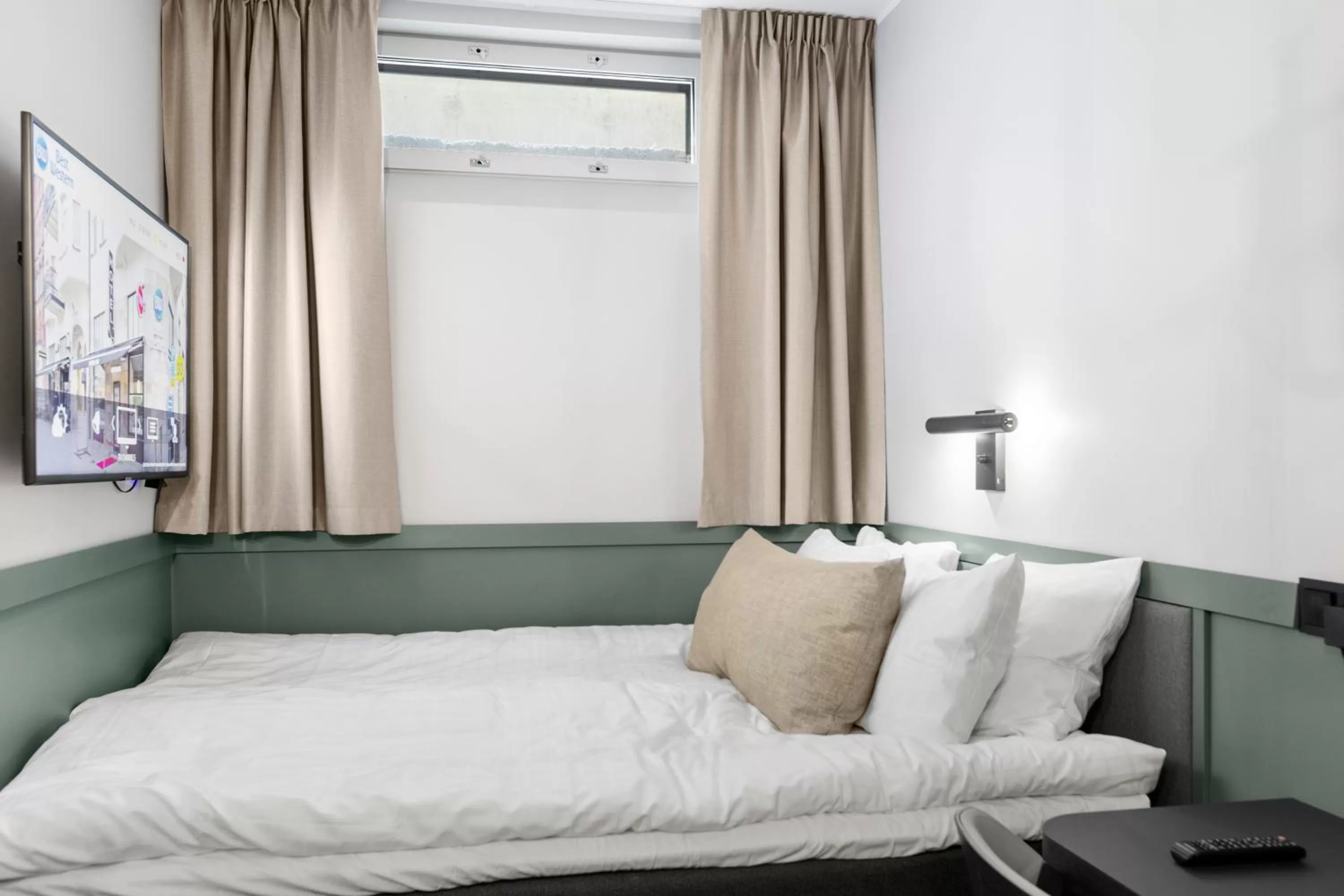 Bed in Best Western Hotel at 108