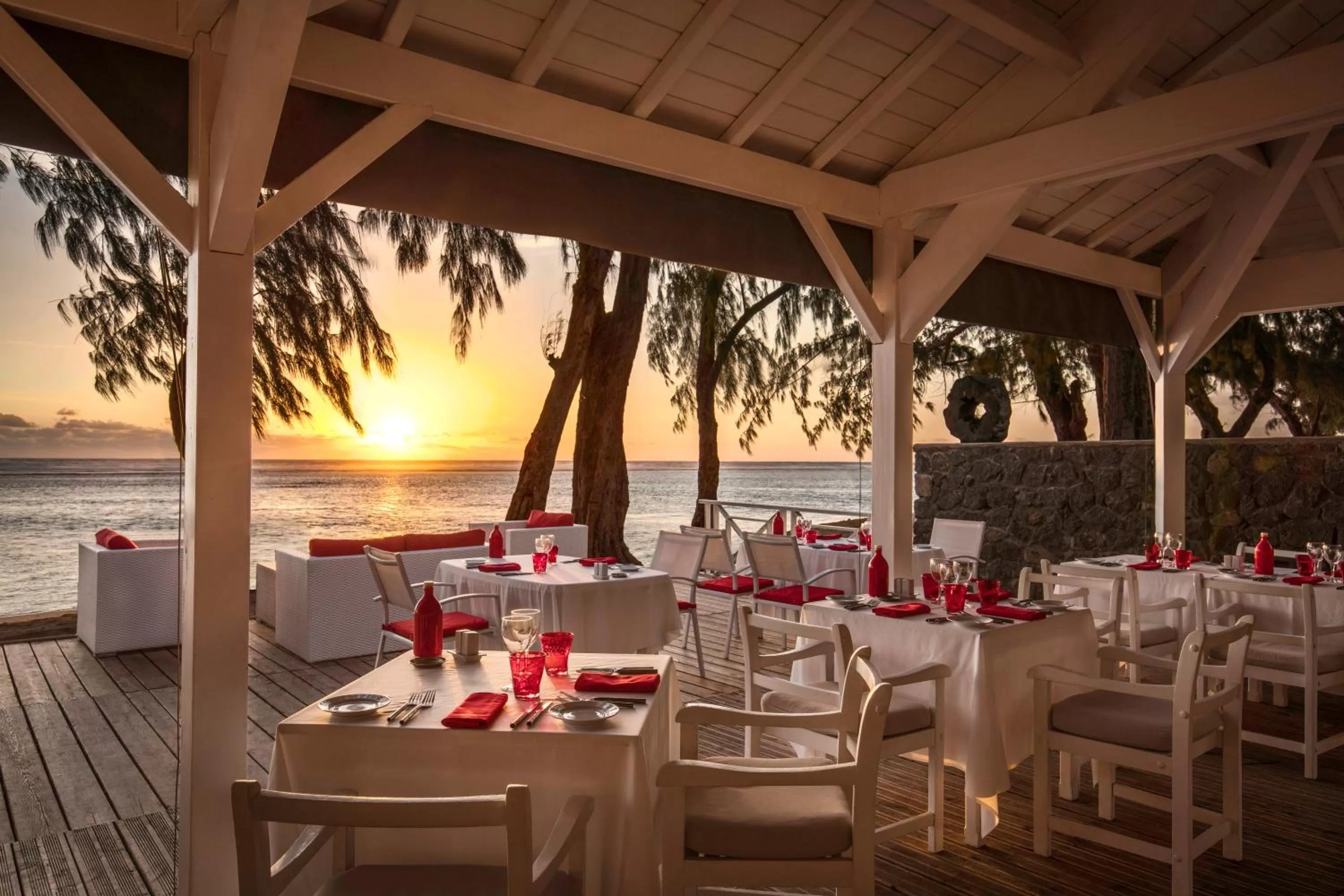 Restaurant/places to eat in LUX* Saint Gilles Resort