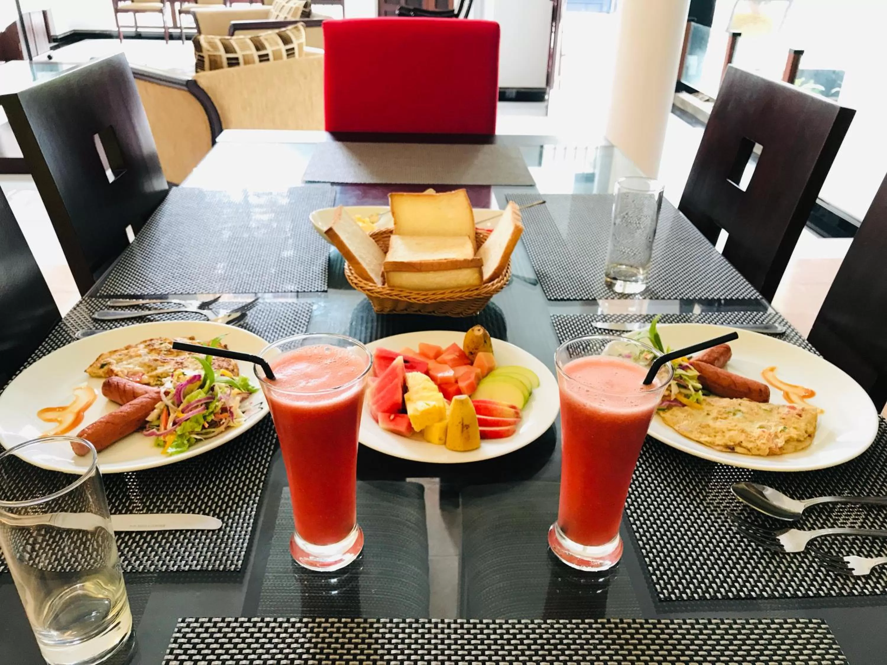 Breakfast in Siluni's Villa