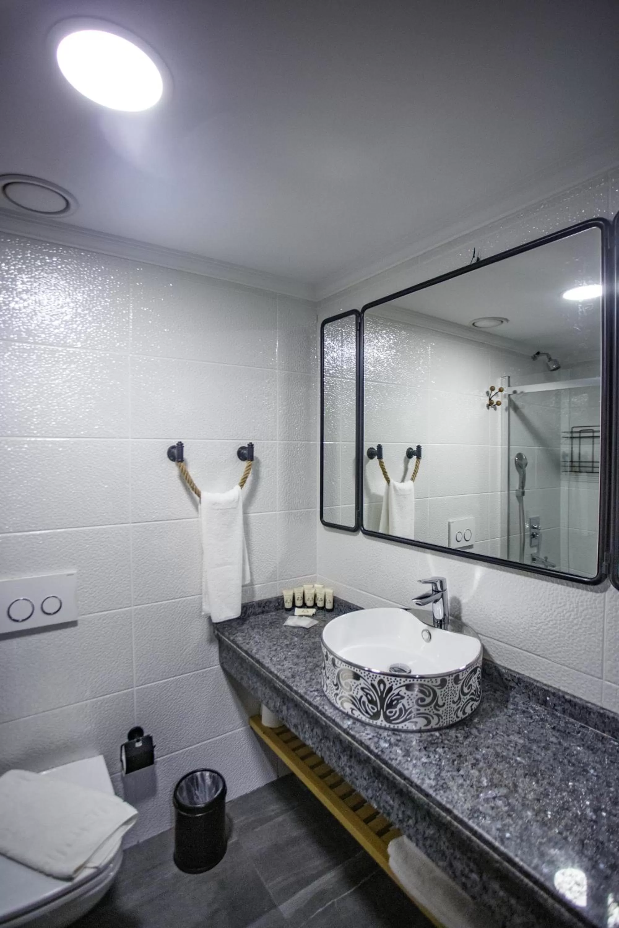 Shower in Istanbul Old City Colorful Houses Balat PETRION Hotel