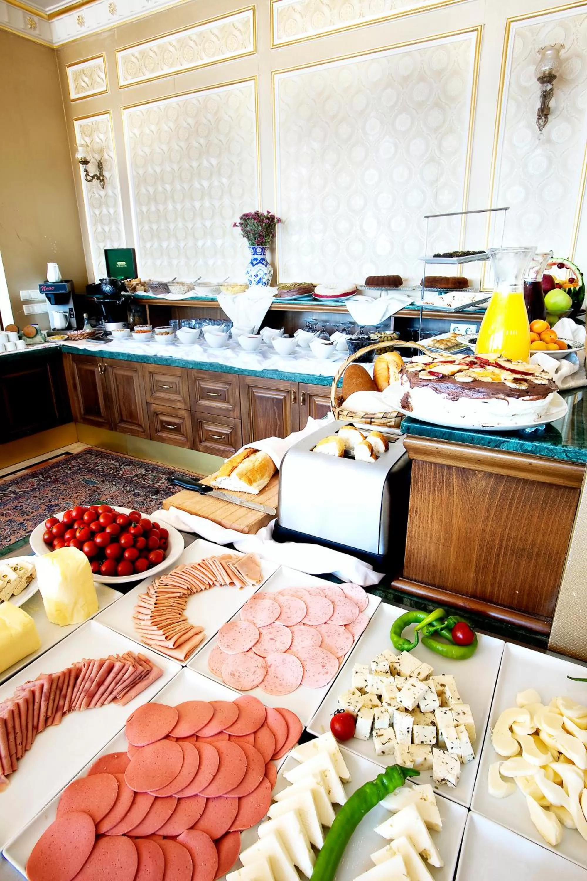 Restaurant/places to eat in Hotel Sumengen