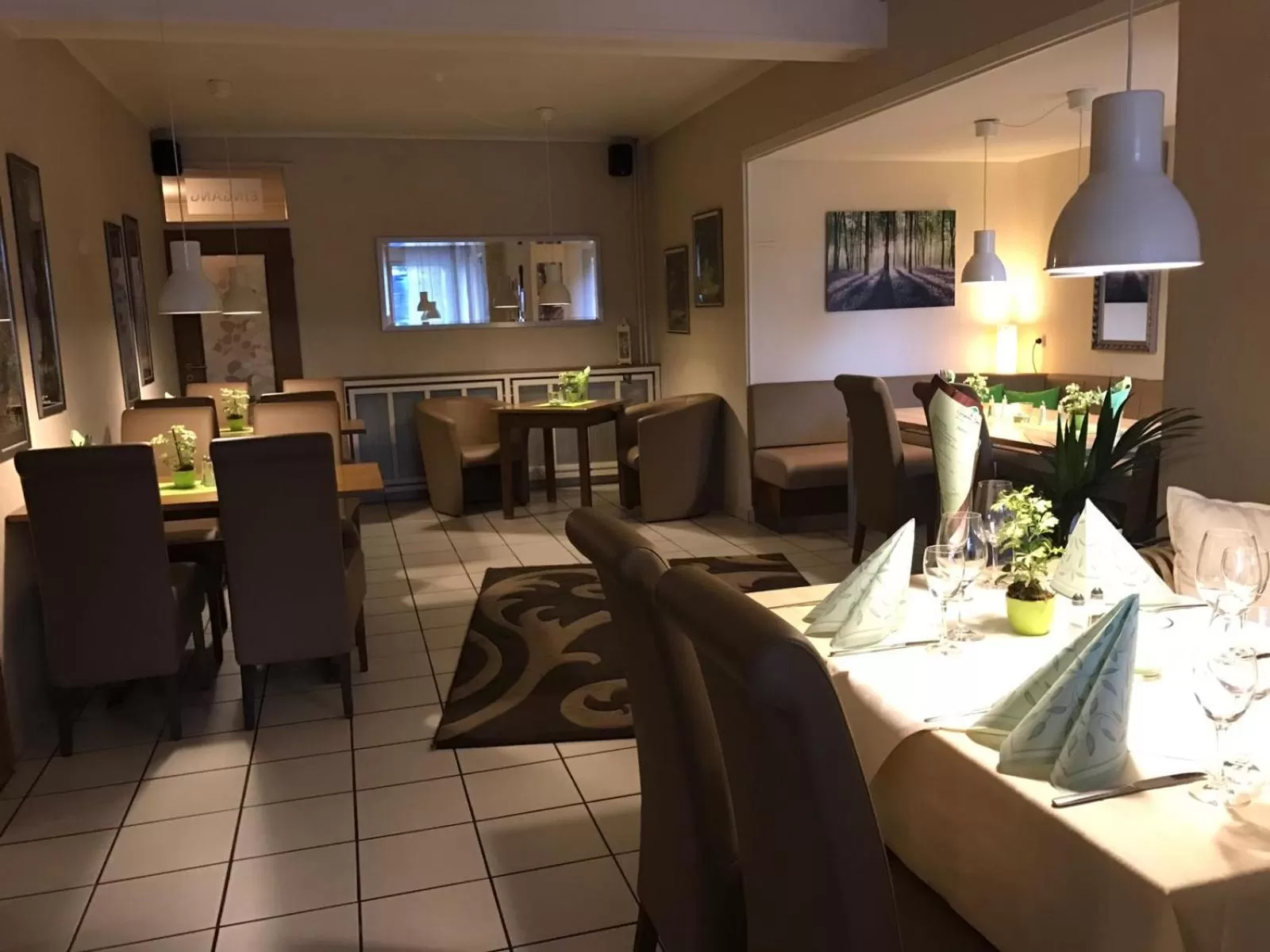 Restaurant/places to eat in Hotel Garni Zum Grünen Baum