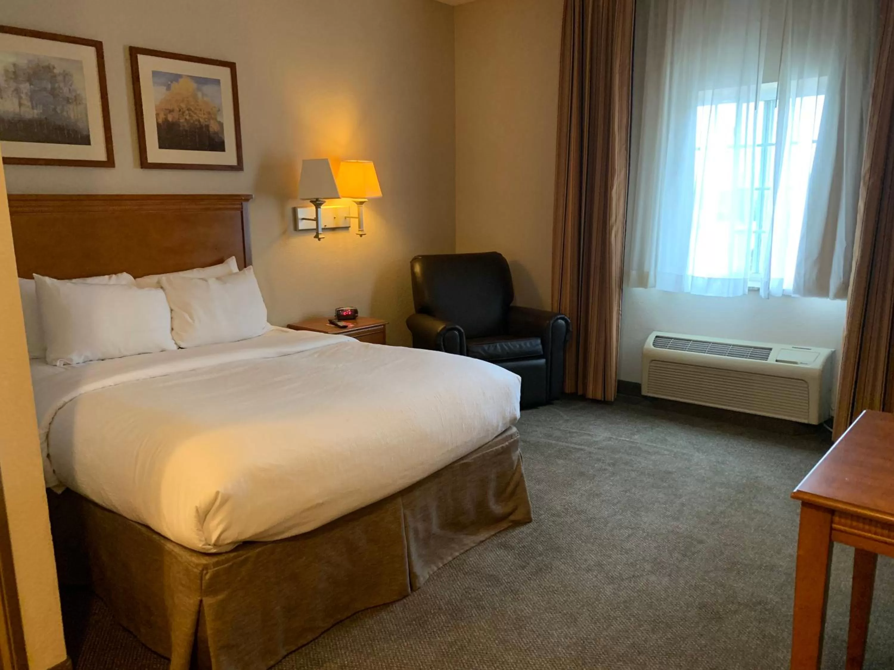 Photo of the whole room, Bed in Candlewood Suites Jonesboro by IHG