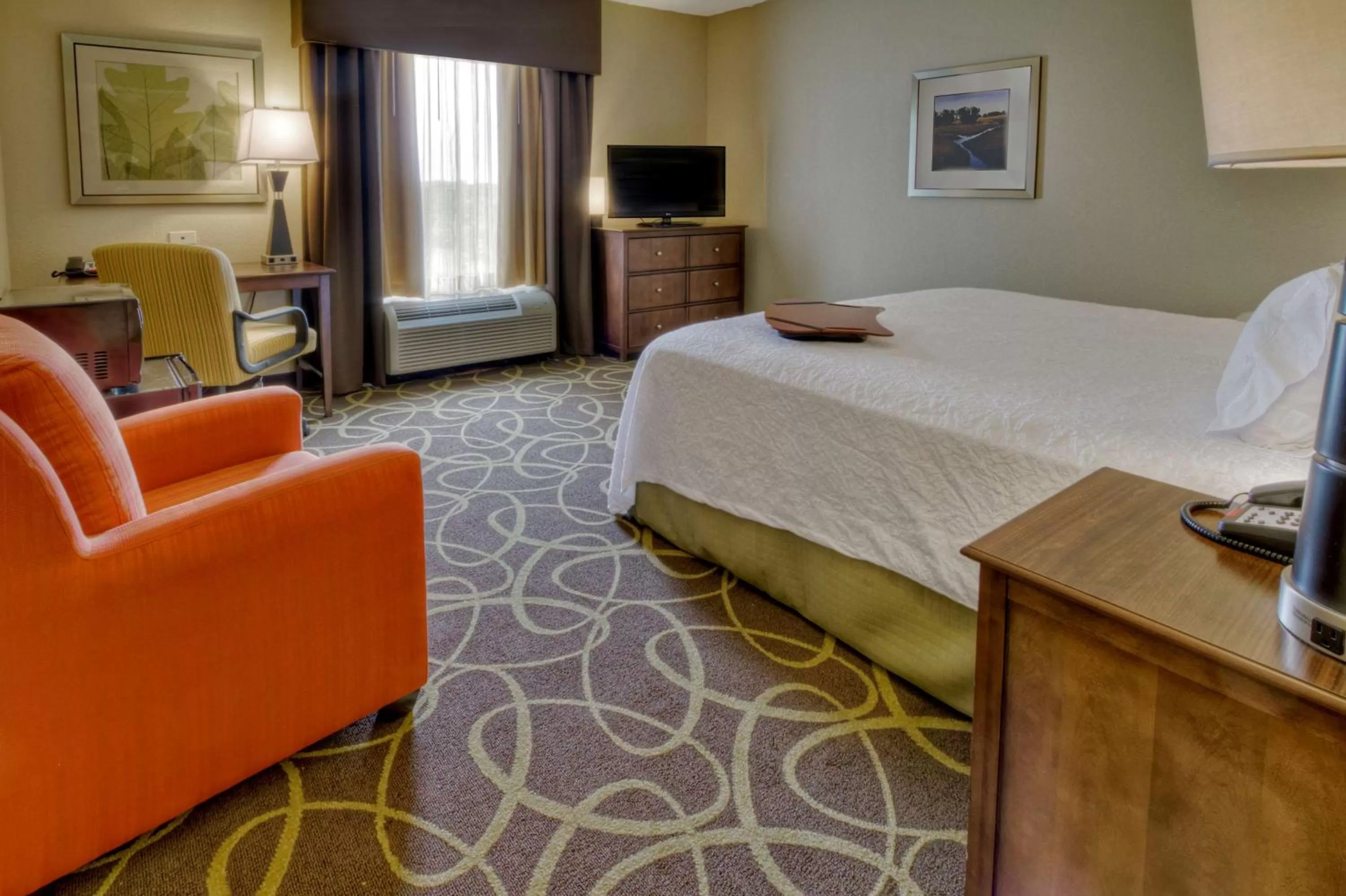 Bed in Hampton Inn & Suites Rochester/Henrietta
