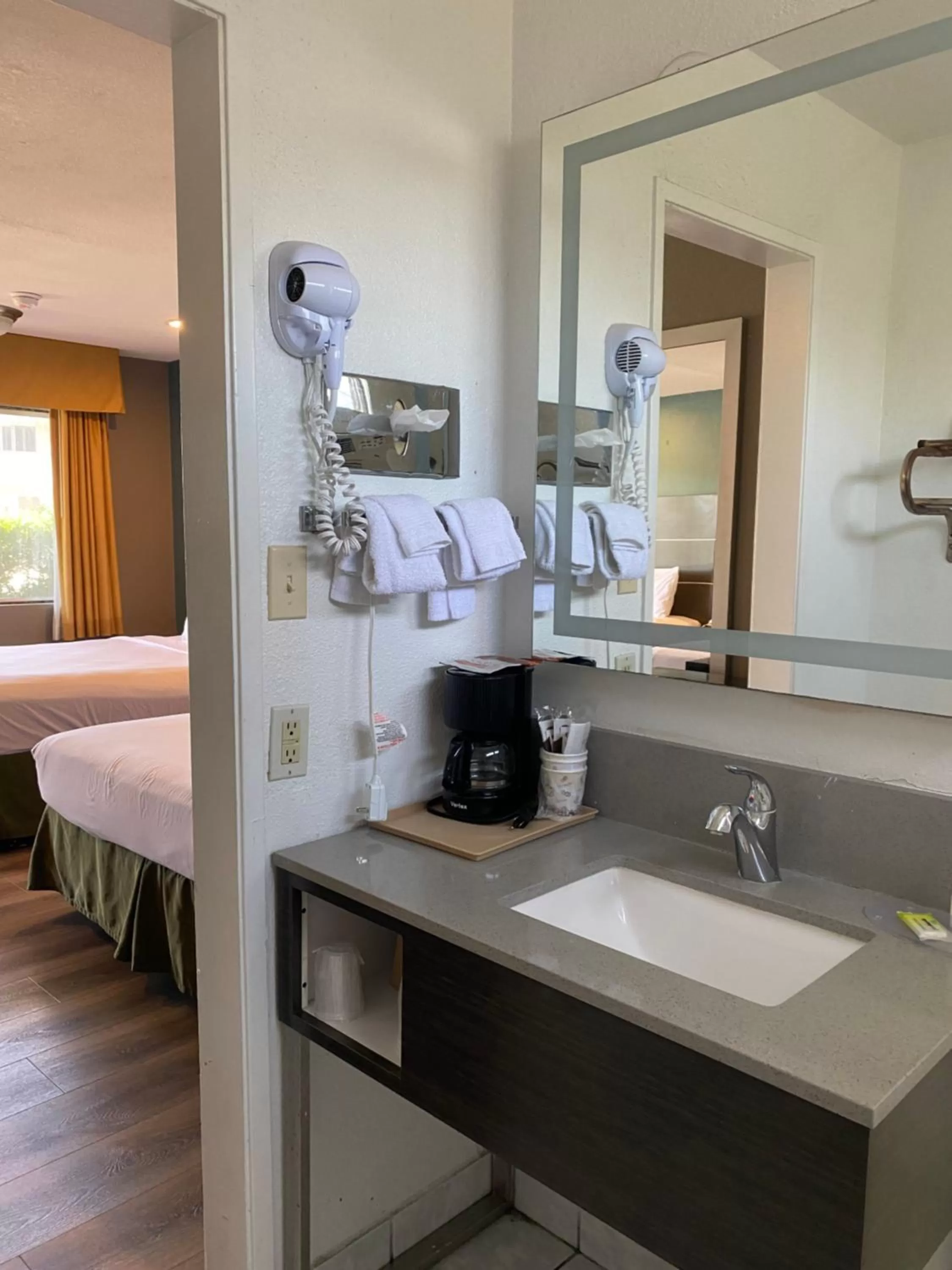 Bathroom, Bed in Hotel Palmeras Chula Vista