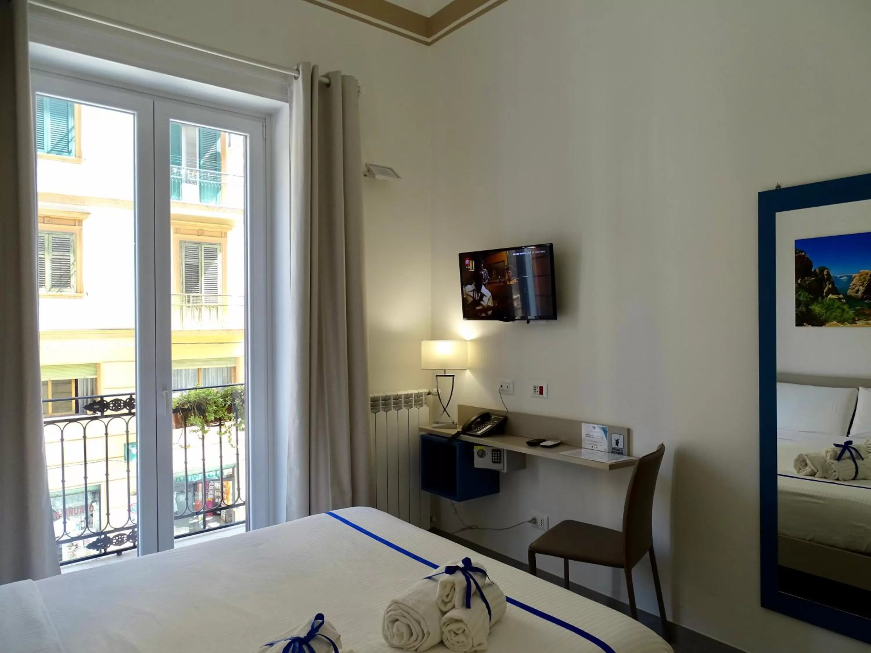 View (from property/room), Bed in Le Quattro Stagioni - Rooms & Suites