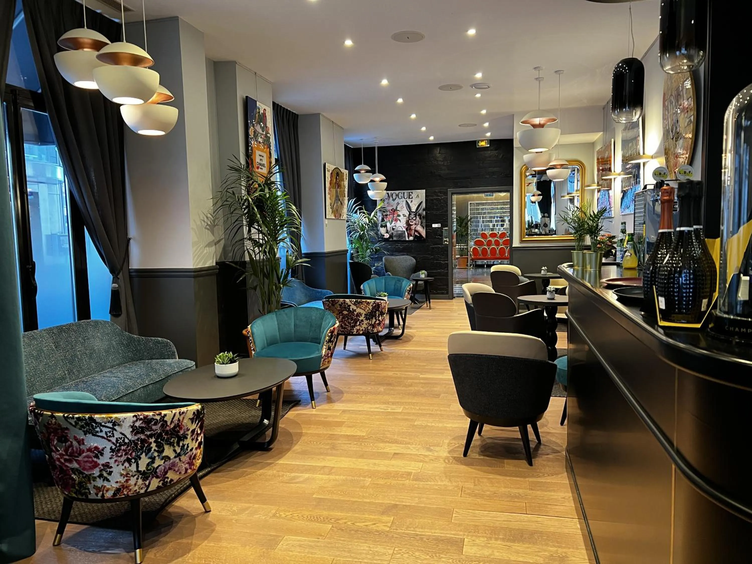 Lounge or bar in Hotel Lumen Paris Louvre