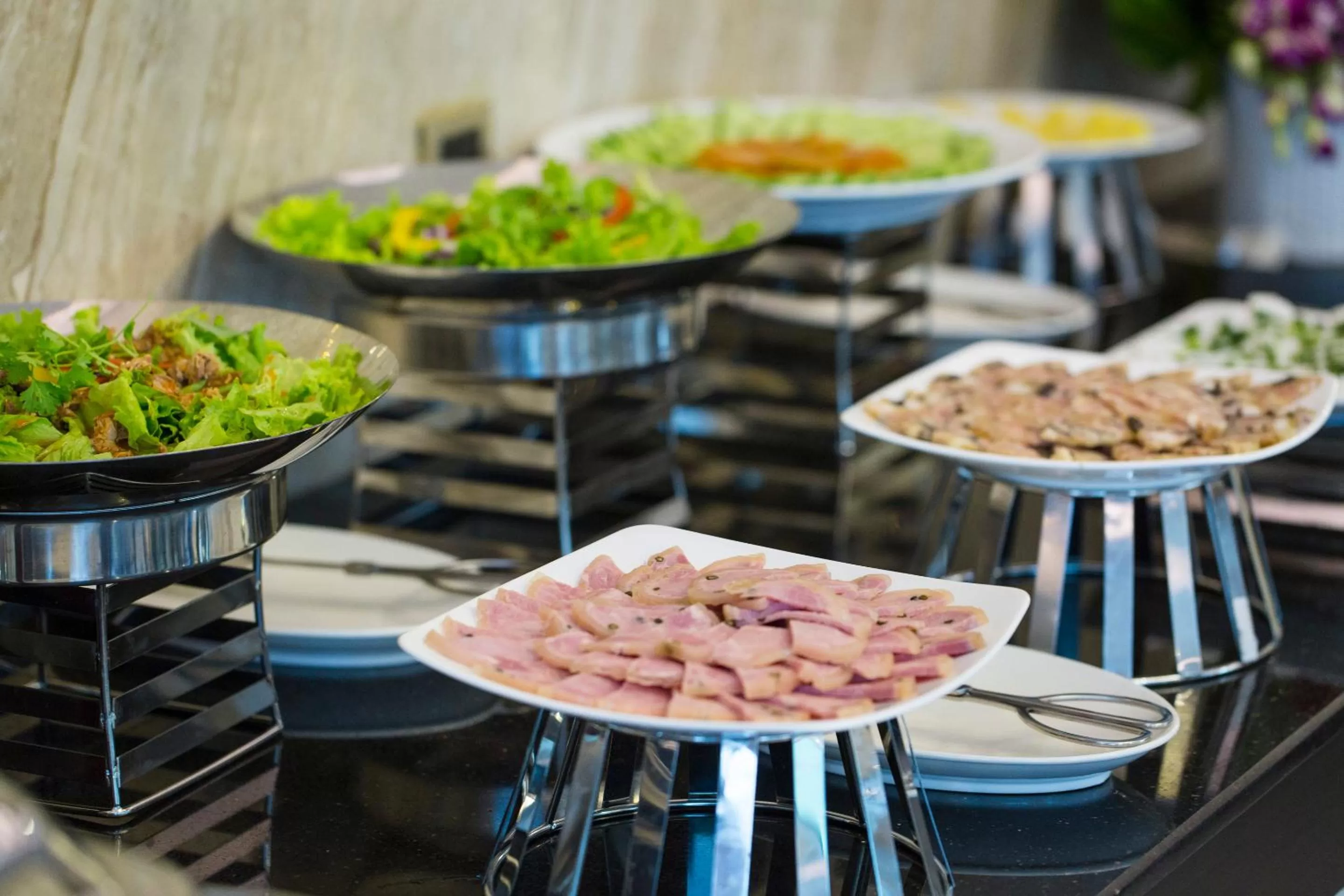 Restaurant/places to eat in Diamond Luxury Hotel