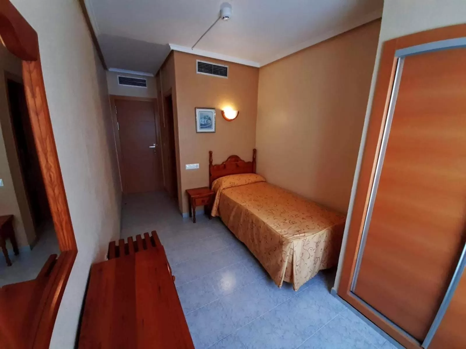 Photo of the whole room, Bed in Hotel Cano