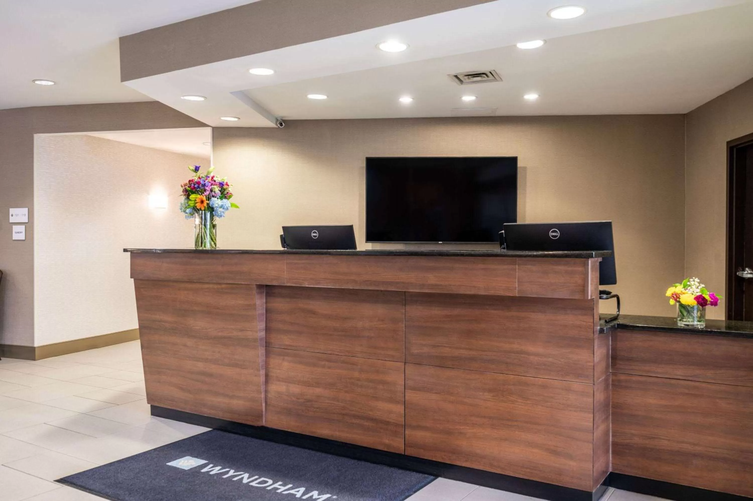 Lobby or reception in Wyndham Noblesville