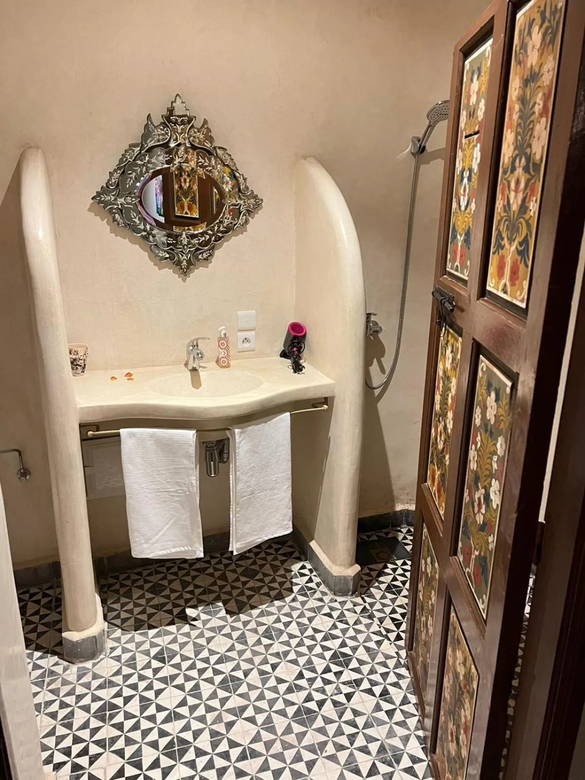 Bathroom in Riad Dar Chacha