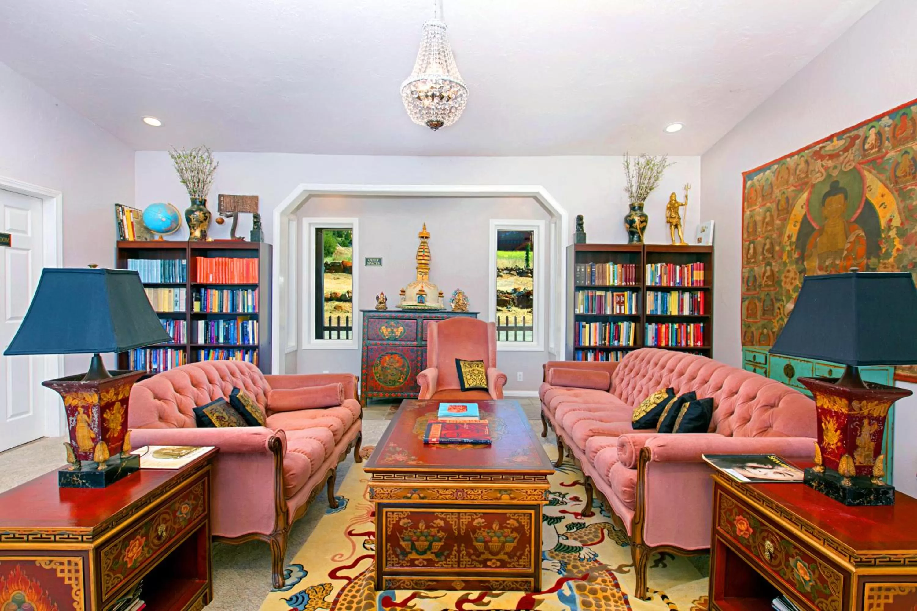 Library in Quiet Mind Mountain Lodge, Retreat & Spa