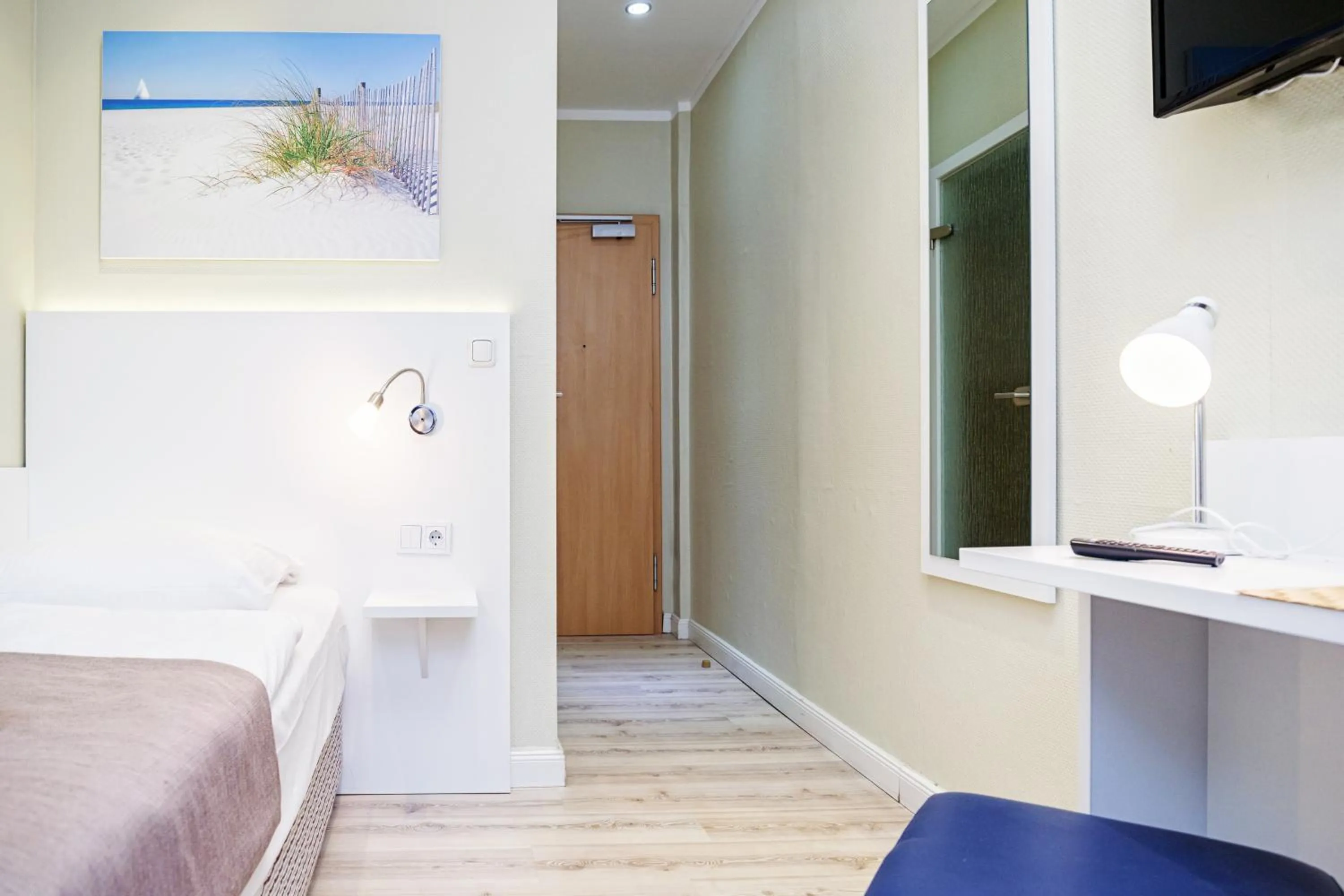 Photo of the whole room, Bed in Hotel am Kieler Schloss by Première Classe