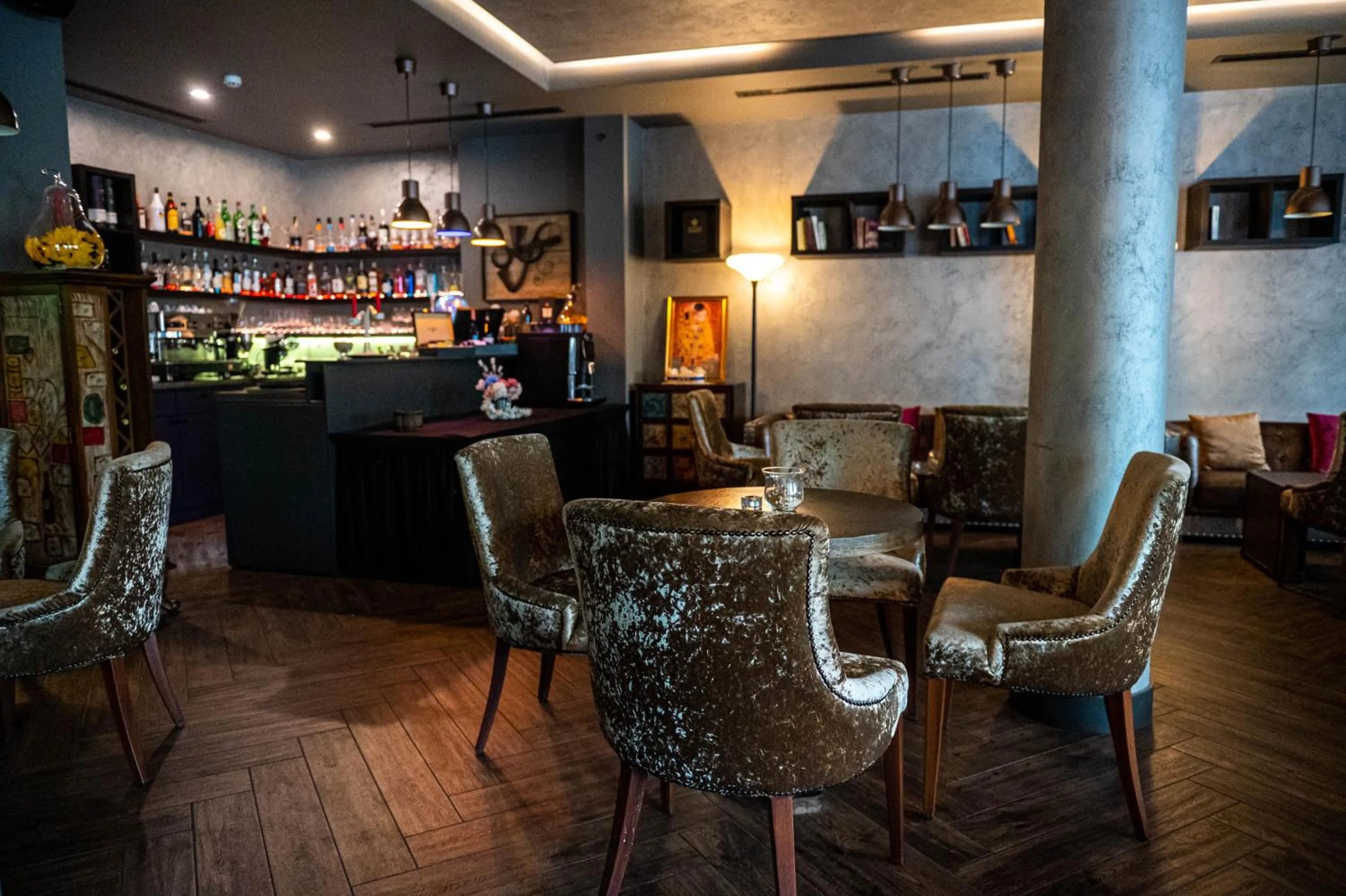 Lounge or bar in All Seasons Residence Design Hotel - Free parking