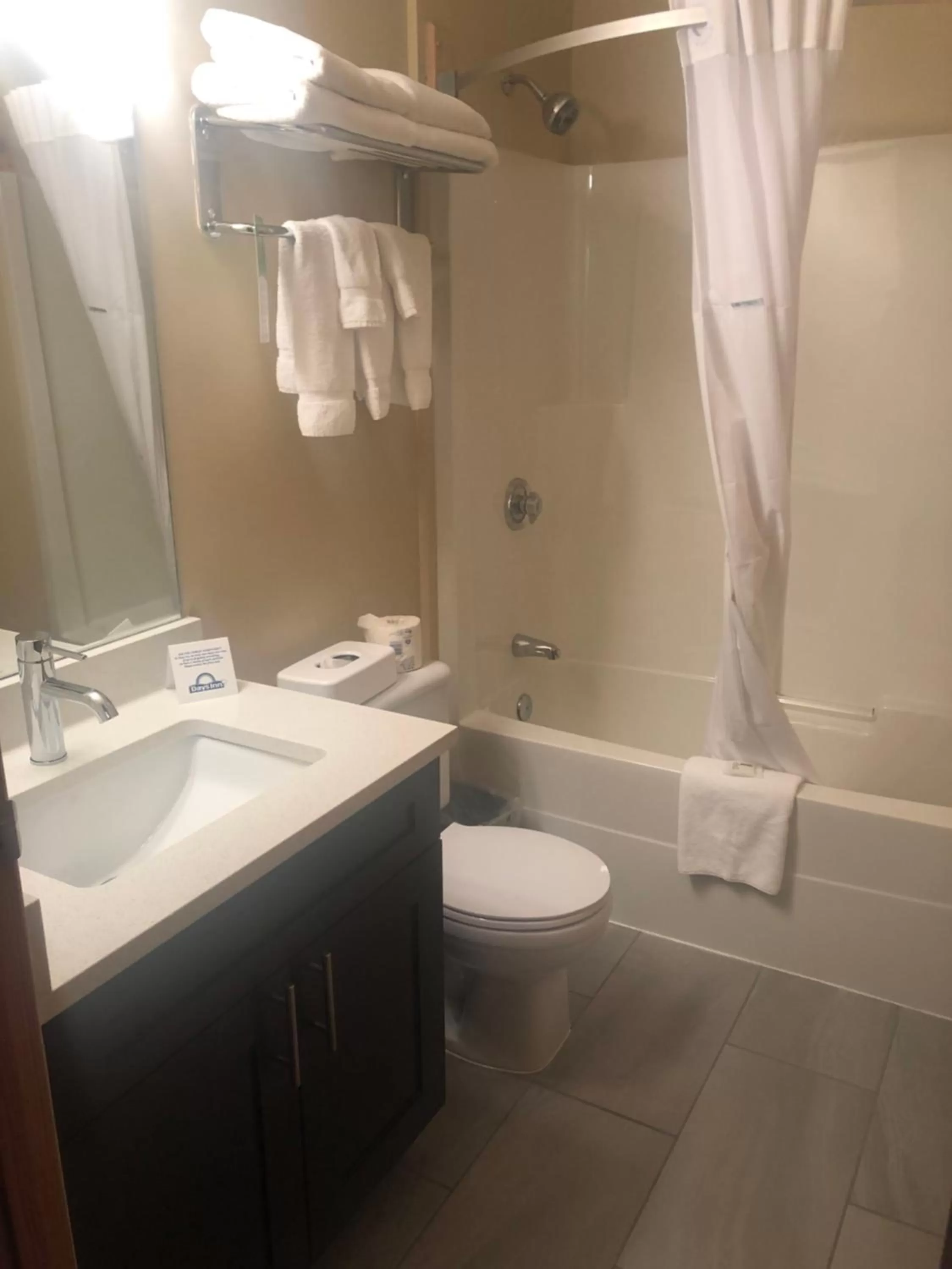 Bathroom in Days Inn by Wyndham Hinton