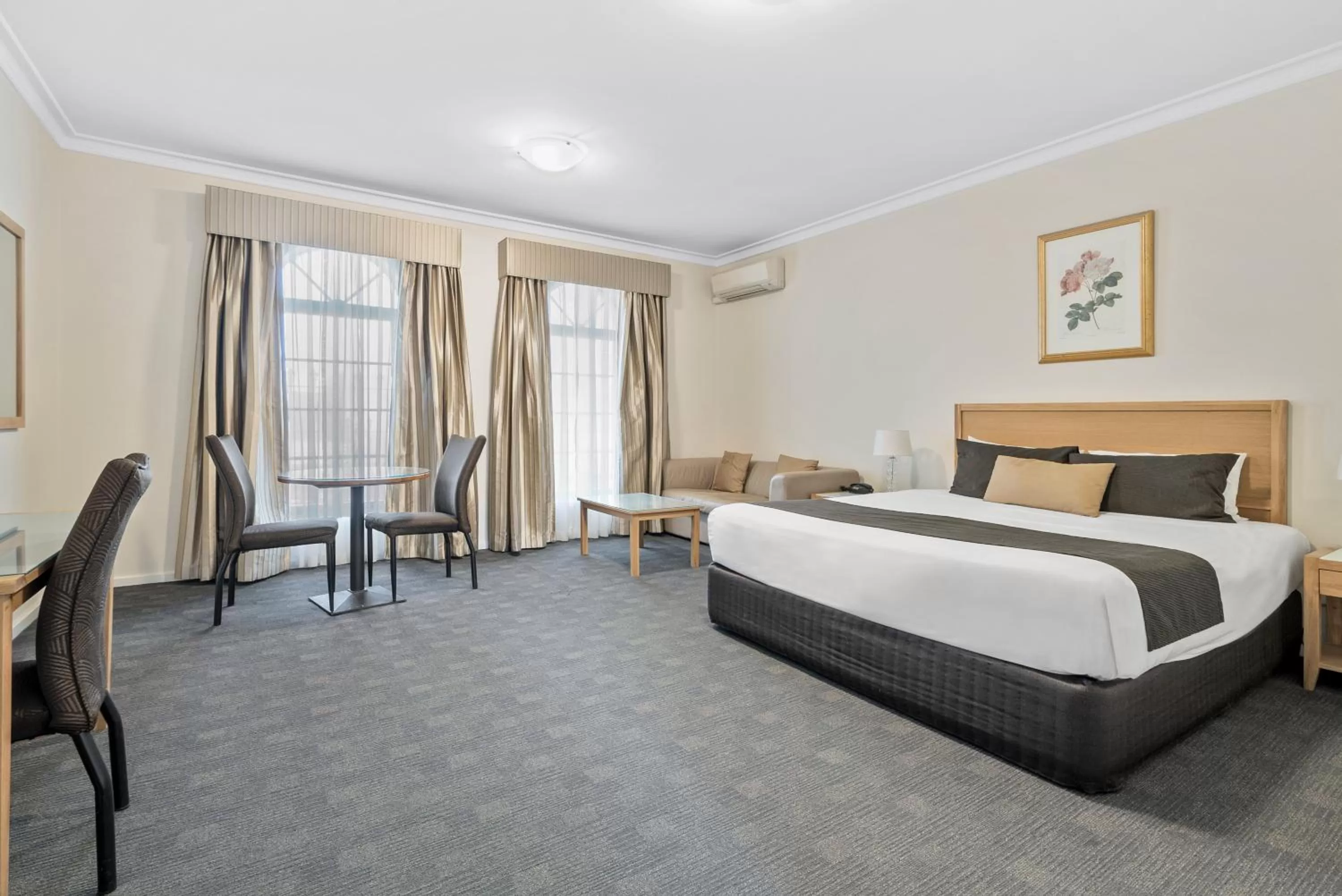 Bedroom, Bed in Sherbourne Terrace Hotel