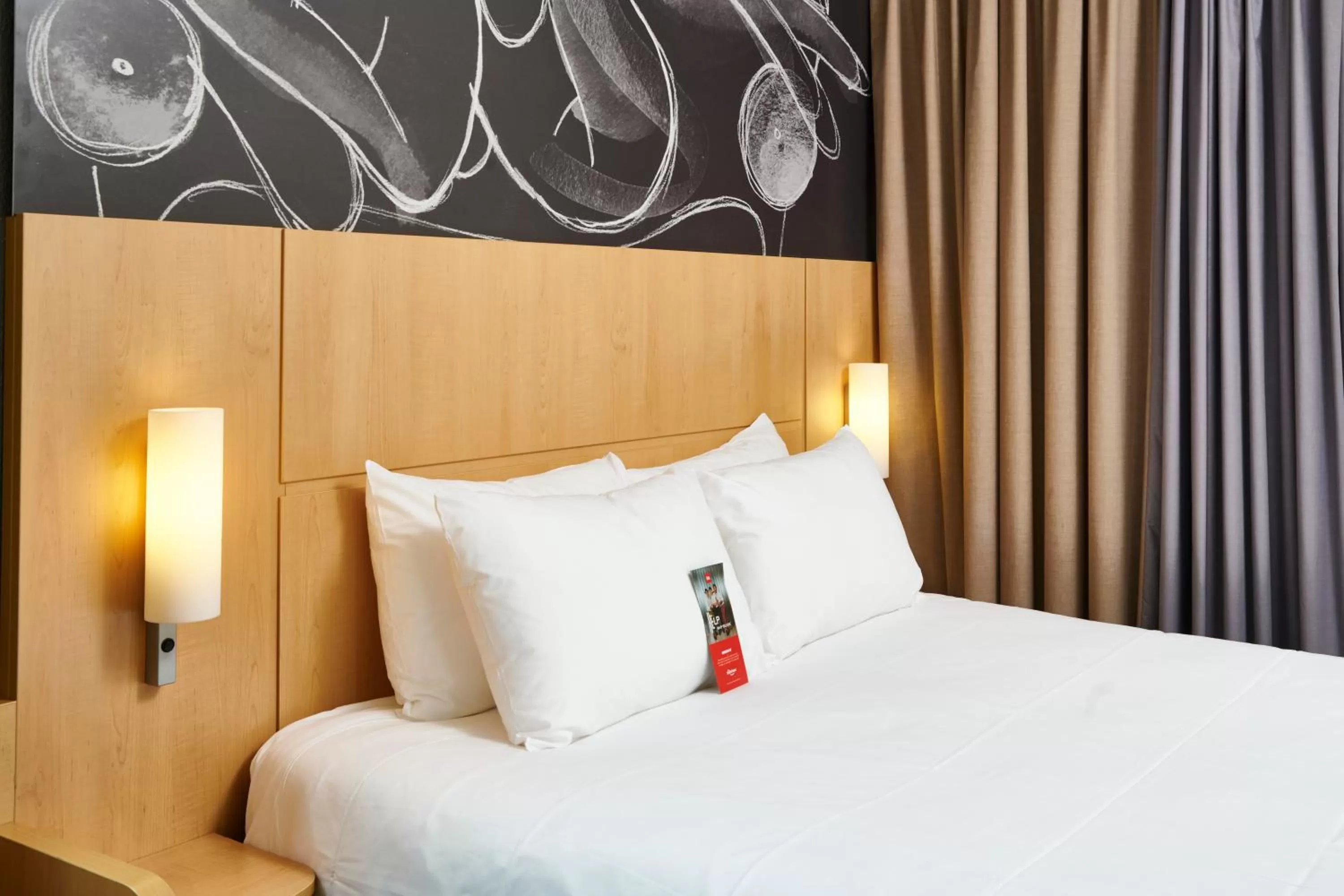 Bedroom, Bed in ibis Annecy Centre Vieille Ville