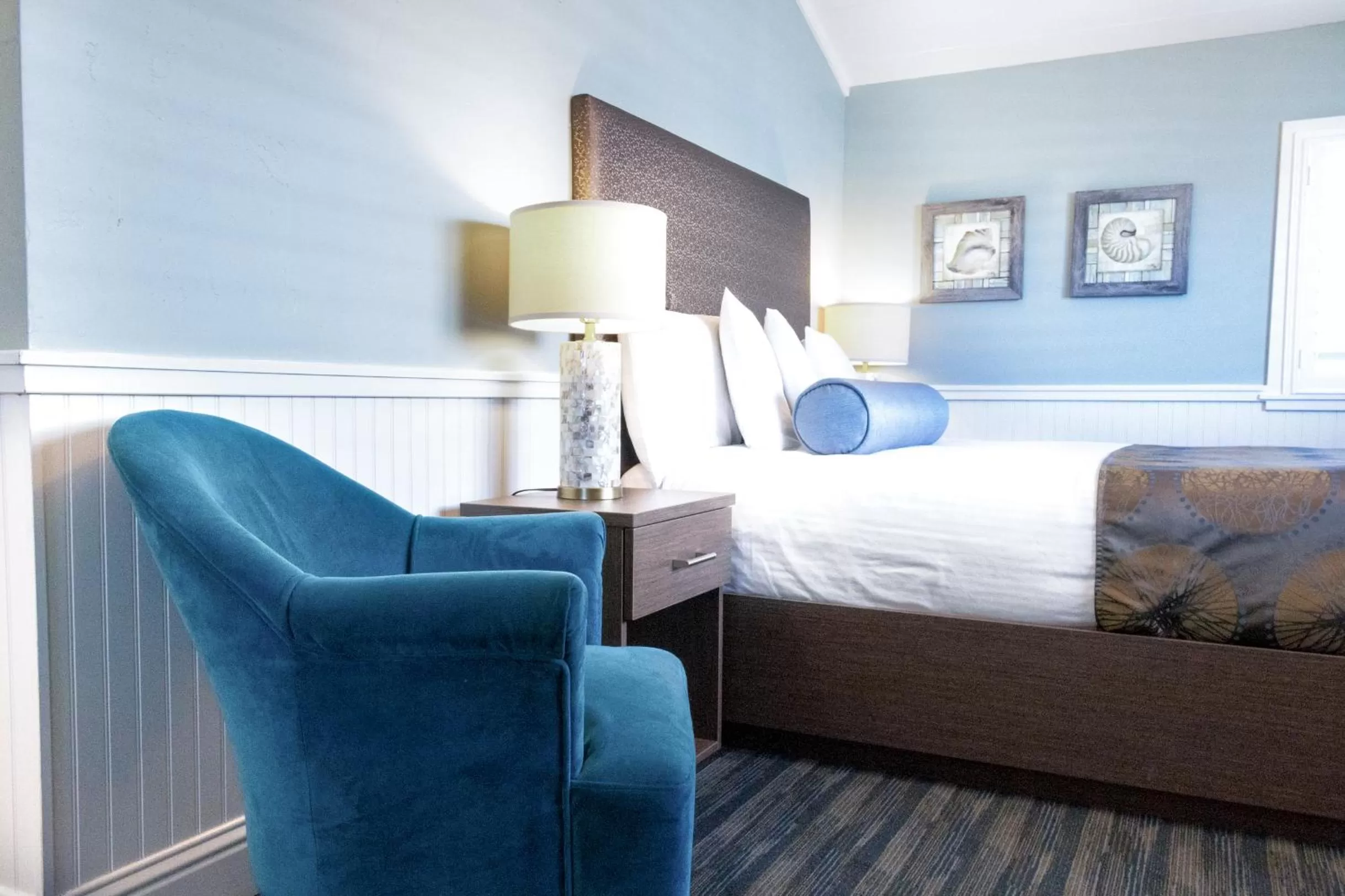 Bed in Ocean Echo Inn & Beach Cottages