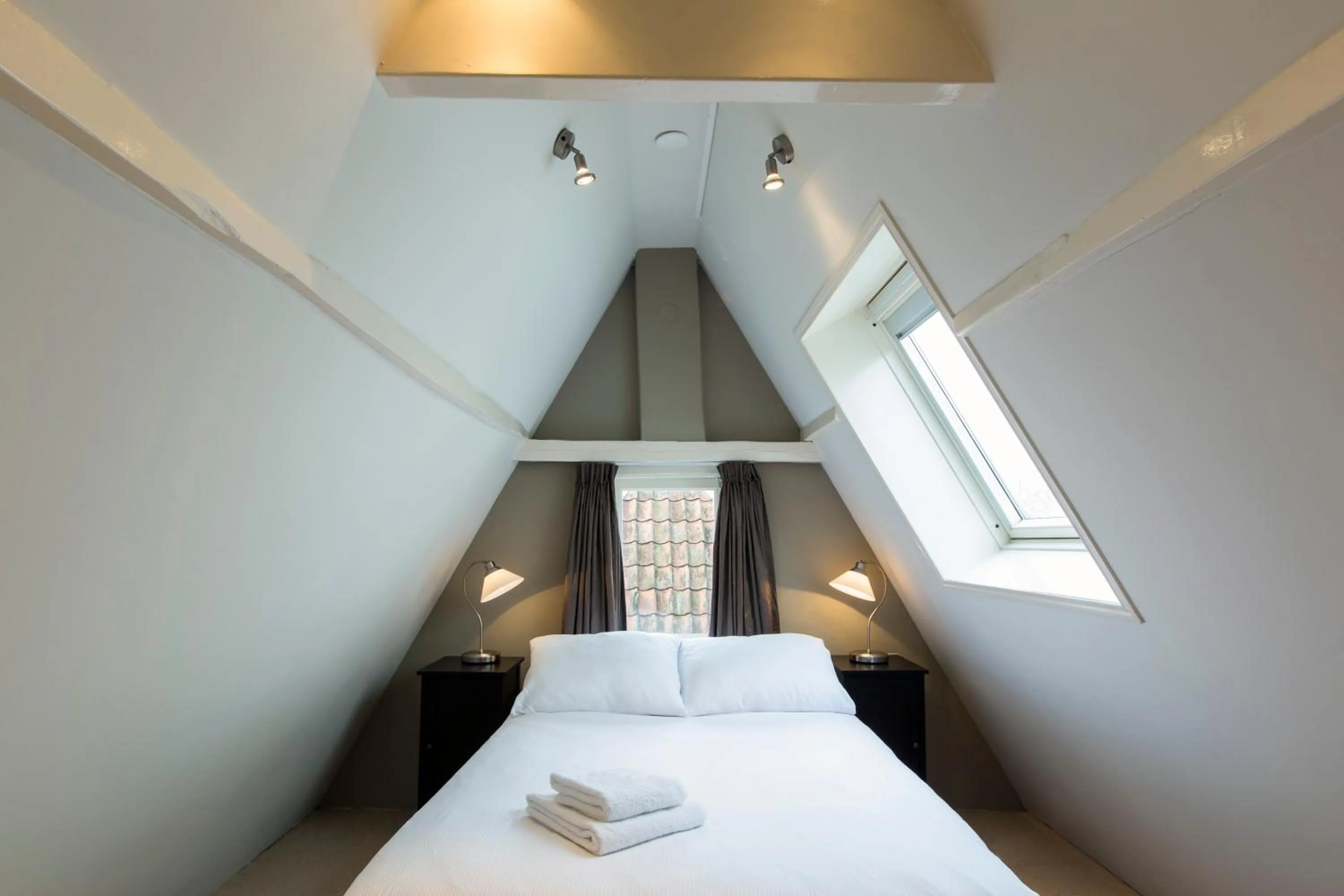 Bedroom, Bed in Grand Canal Boutique Hotel