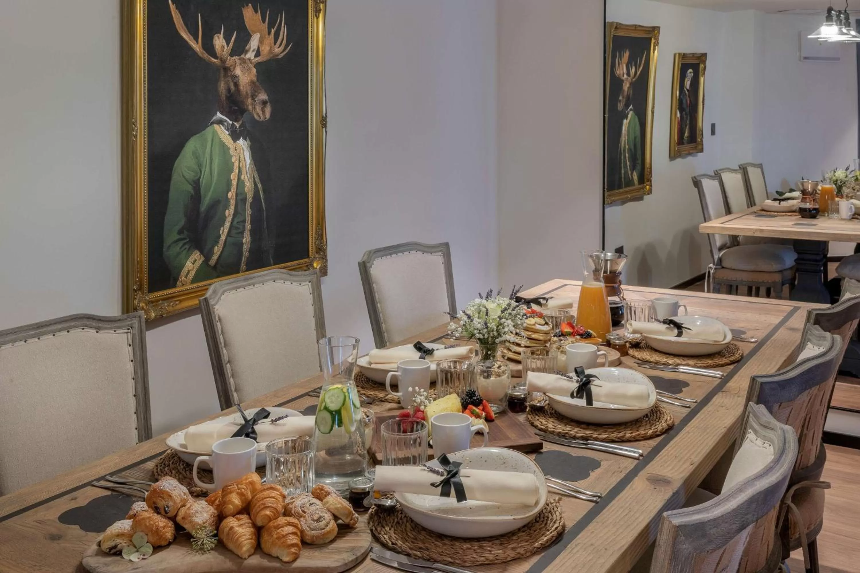 Photo of the whole room in Melia White House Hotel