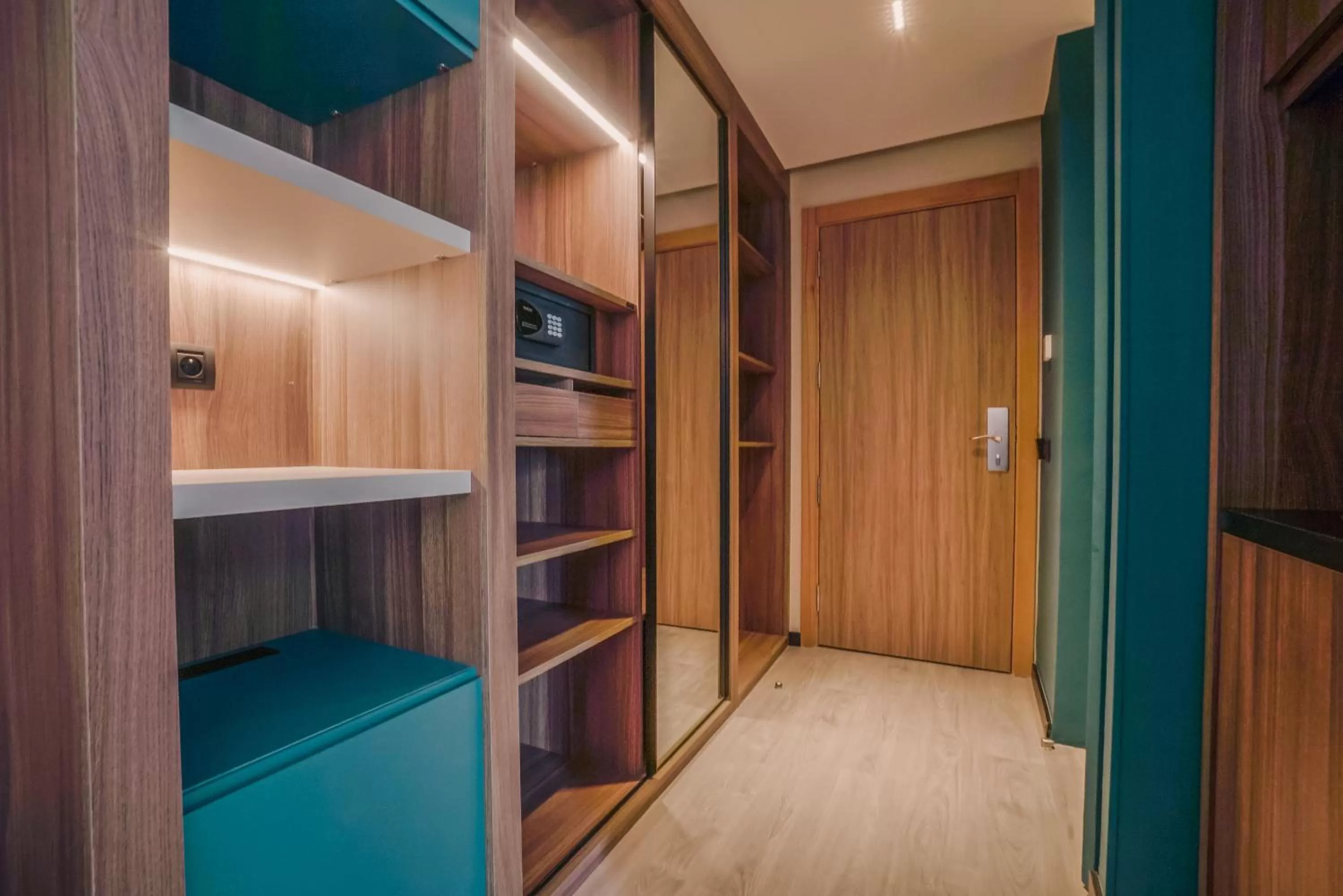 wardrobe in Occidental Tanger