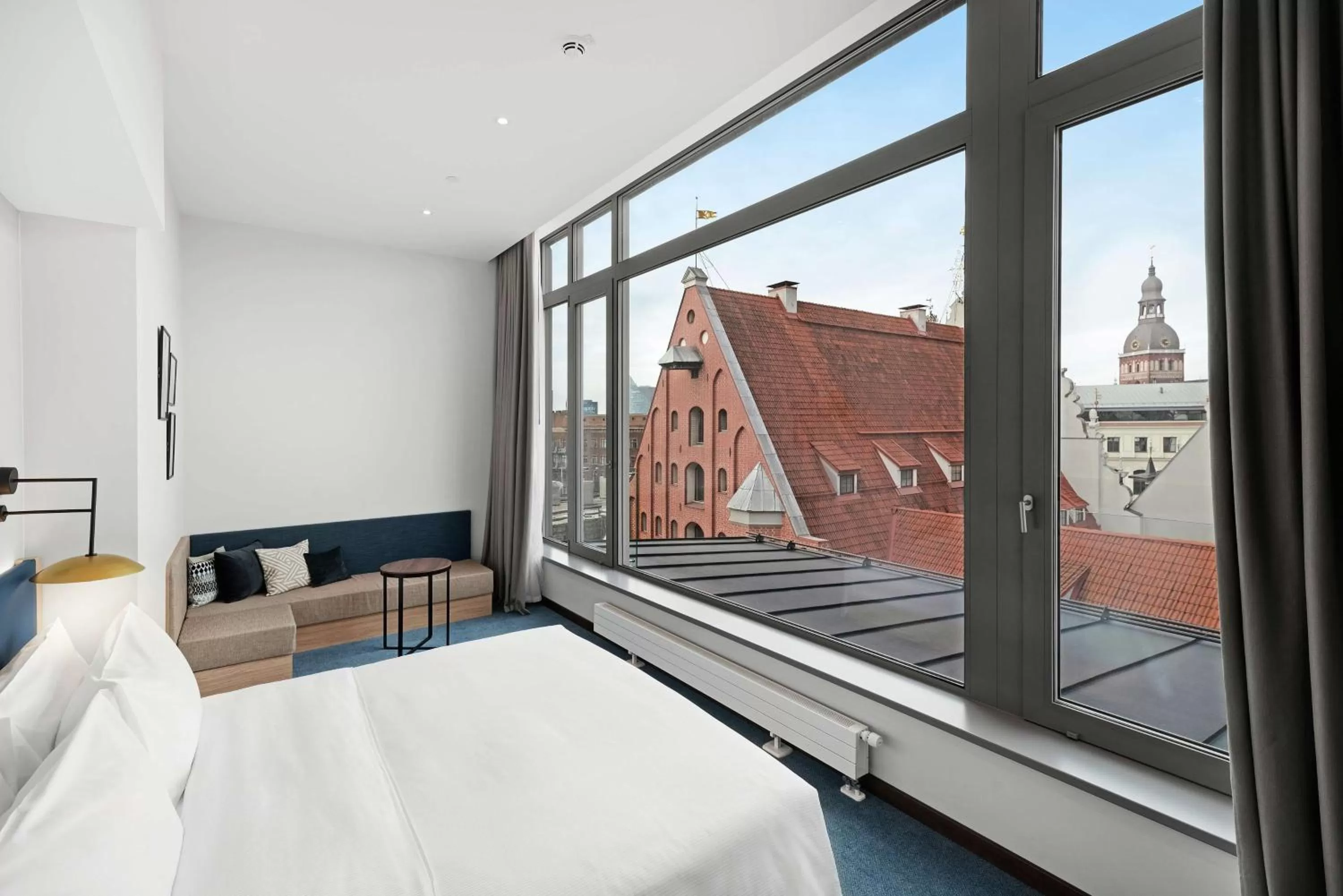 Living room, Bed in Hilton Garden Inn Riga Old Town
