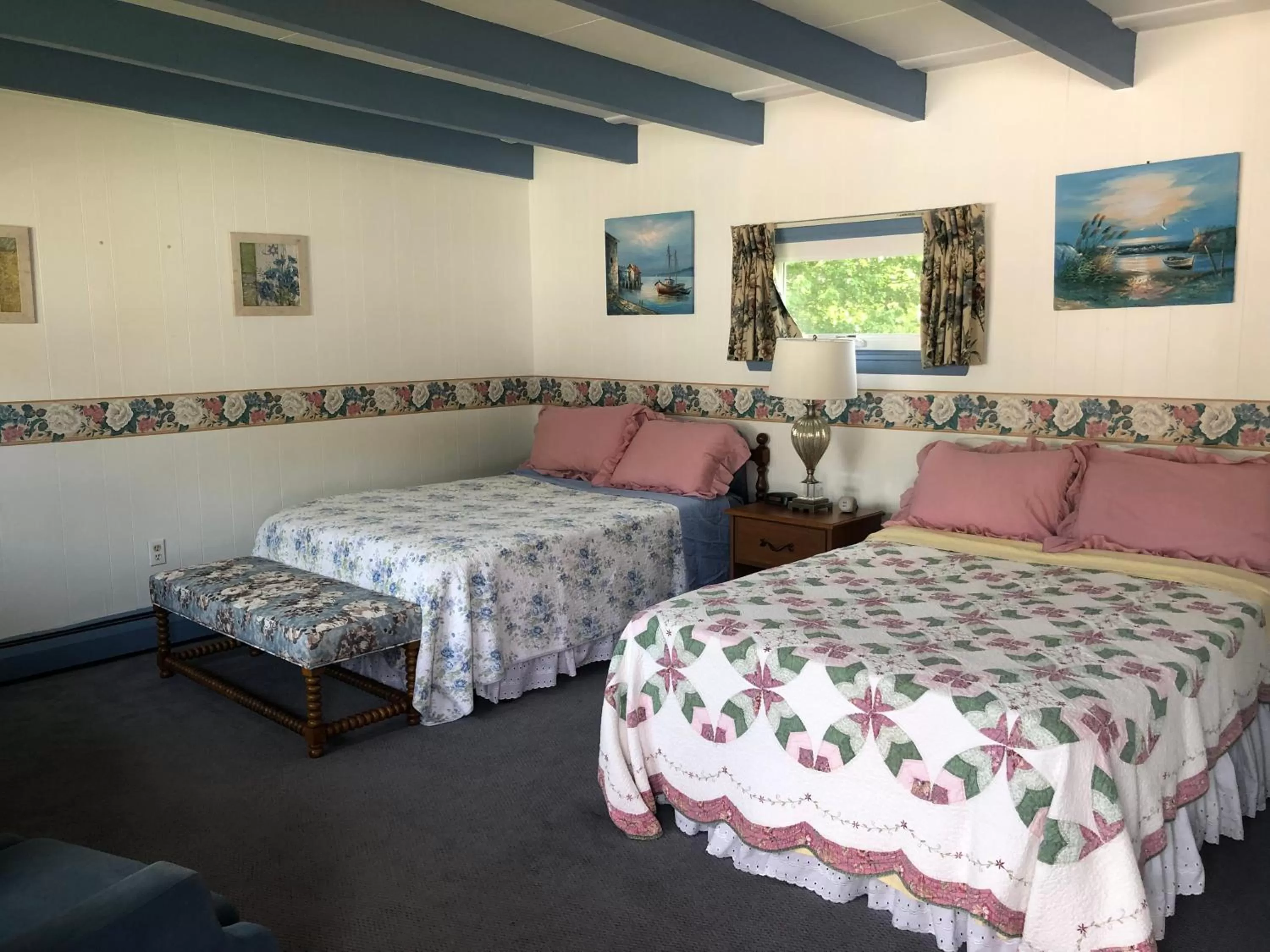 Bed in Claddagh Motel & Suites