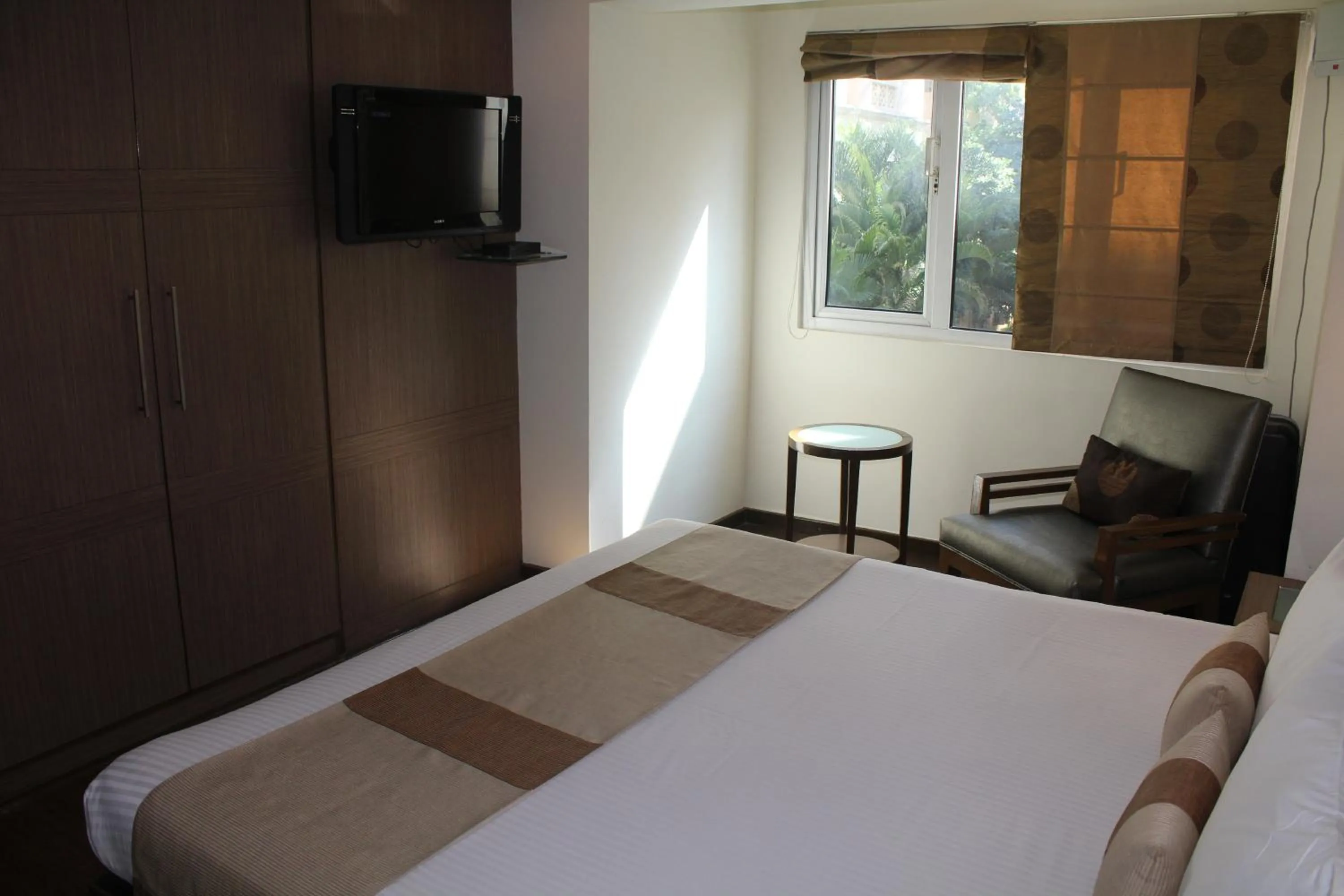 cot, Bed in The Lotus Apartment Hotel, Venkatraman Street