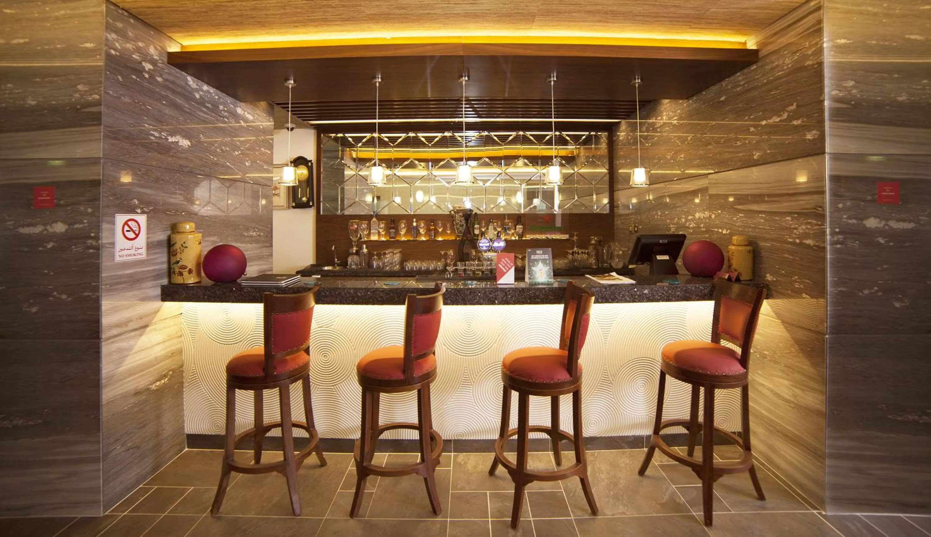 Restaurant/places to eat in Raviz Center Point Hotel