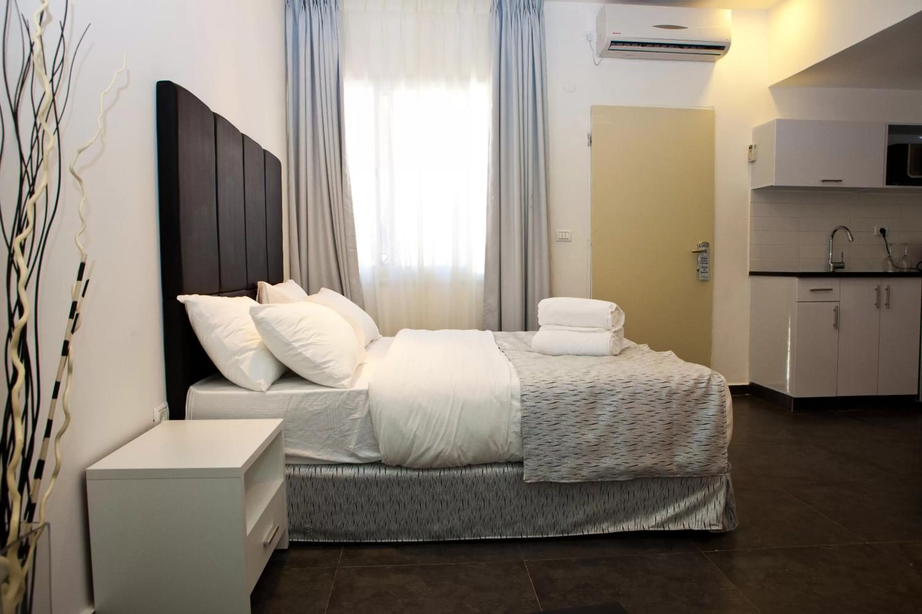 Bed in Geula Suites BY RAPHAEL HOTELS