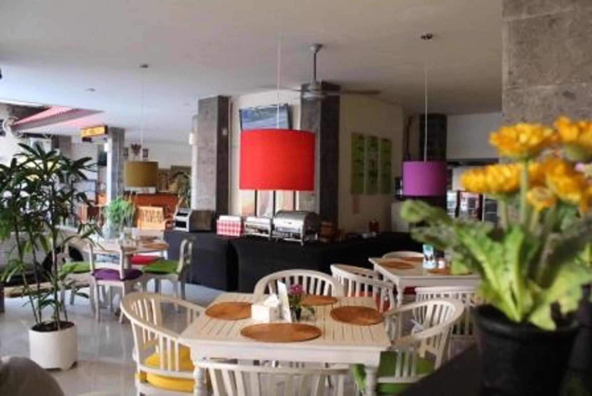 Restaurant/places to eat in Hotel Karthi Kuta