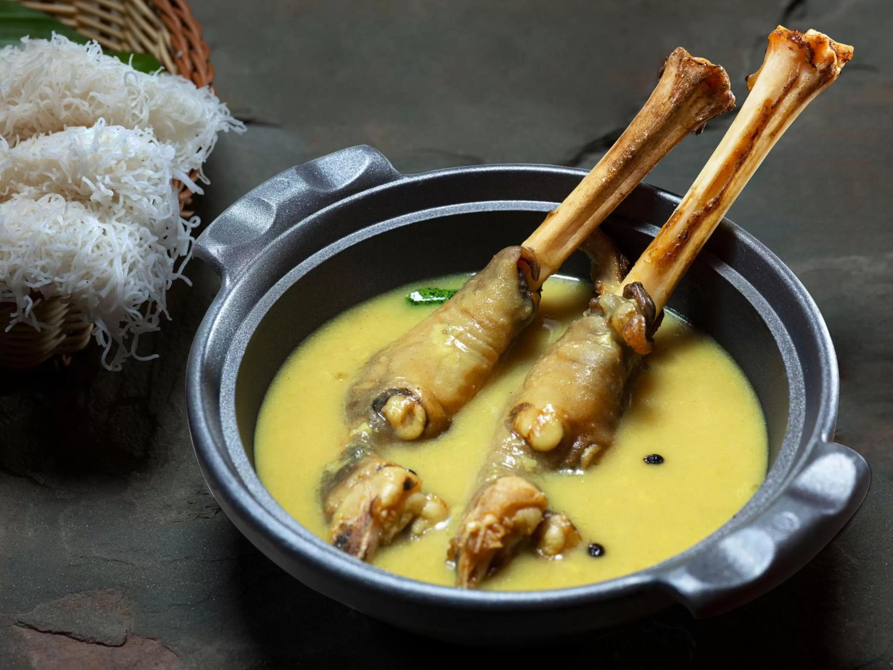 Restaurant/places to eat in Radisson Blu Hotel & Suites GRT Chennai