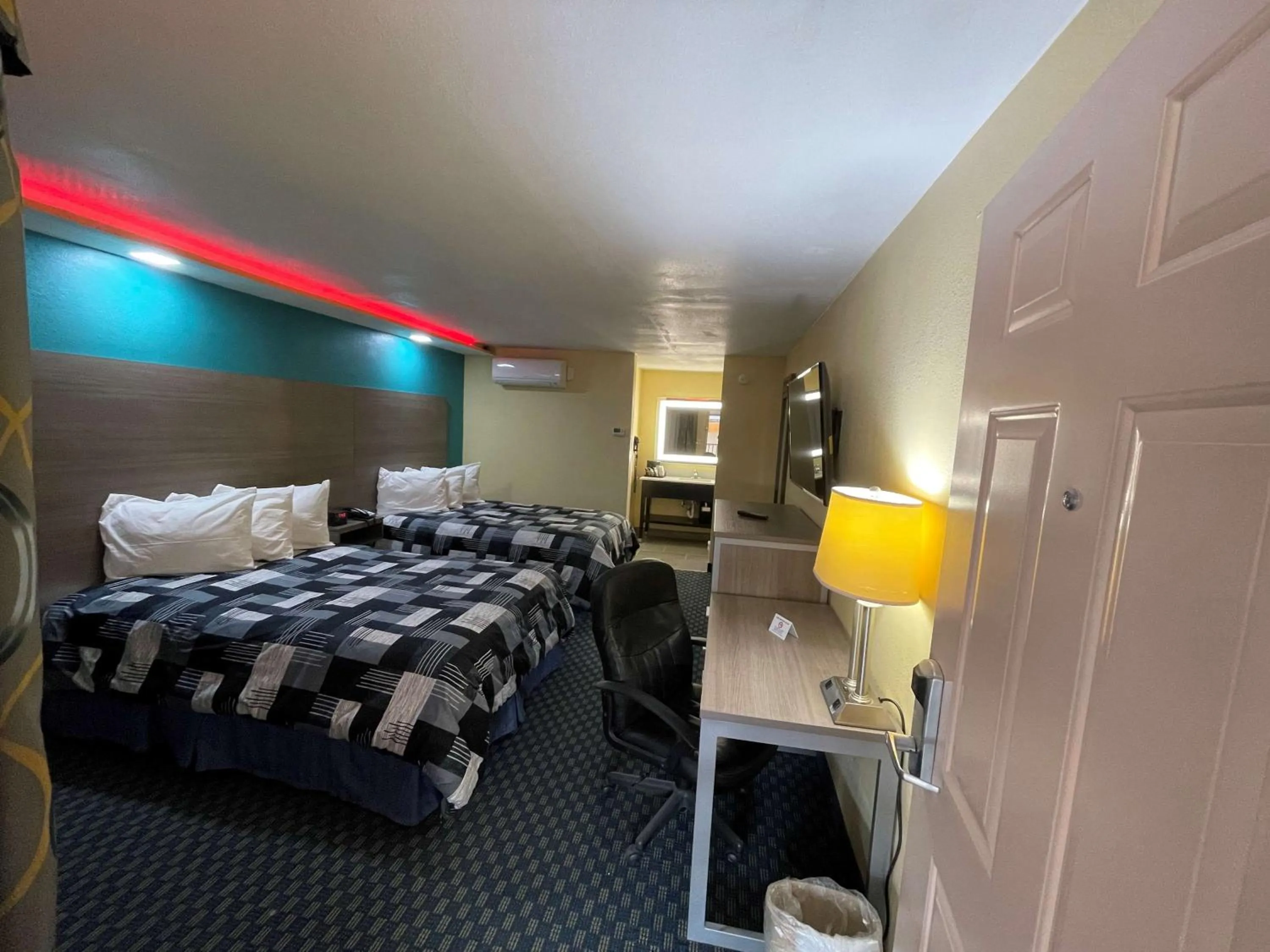 Photo of the whole room, Bed in SureStay Plus Hotel by Best Western Odessa