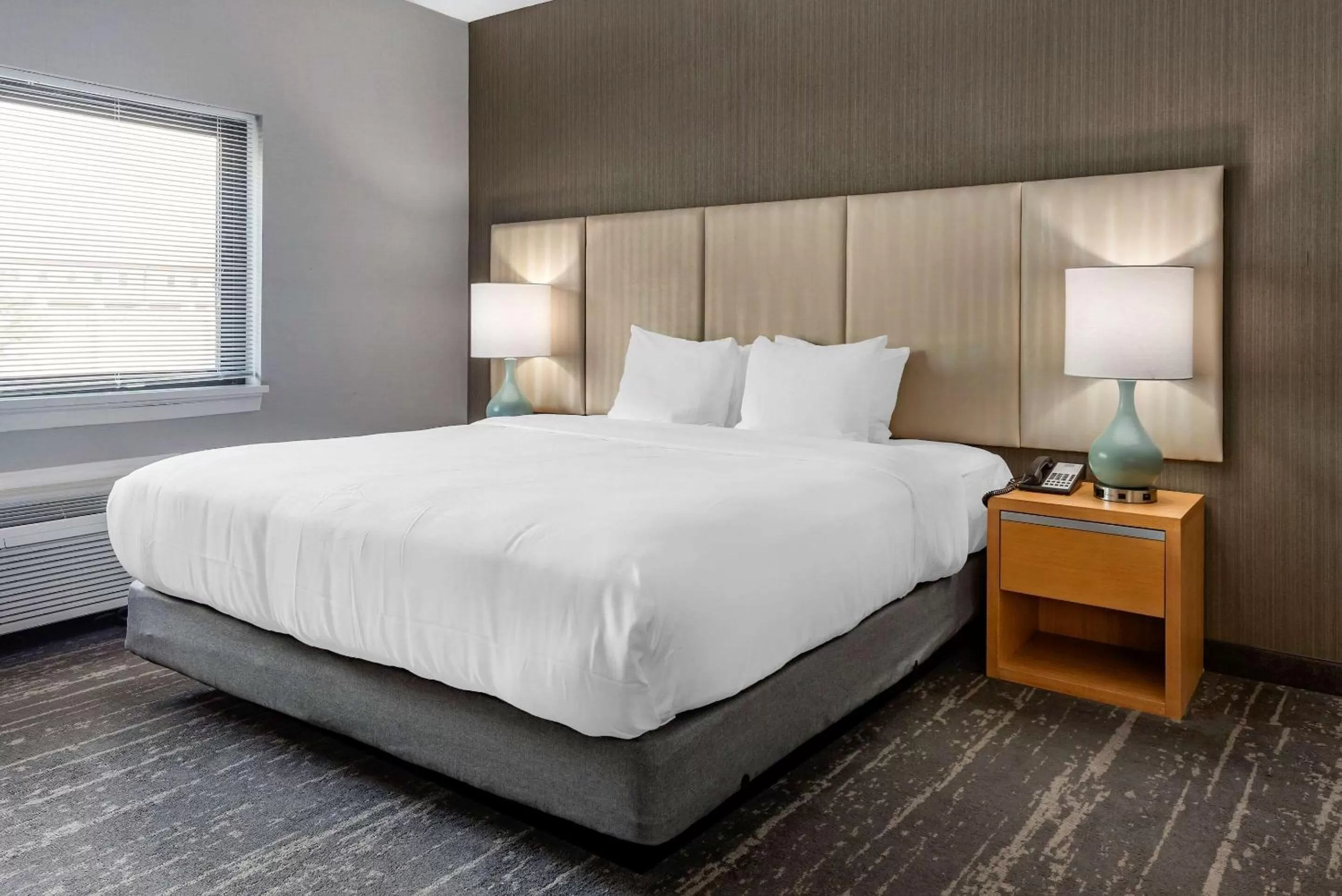 Photo of the whole room, Bed in Somerset Lofts