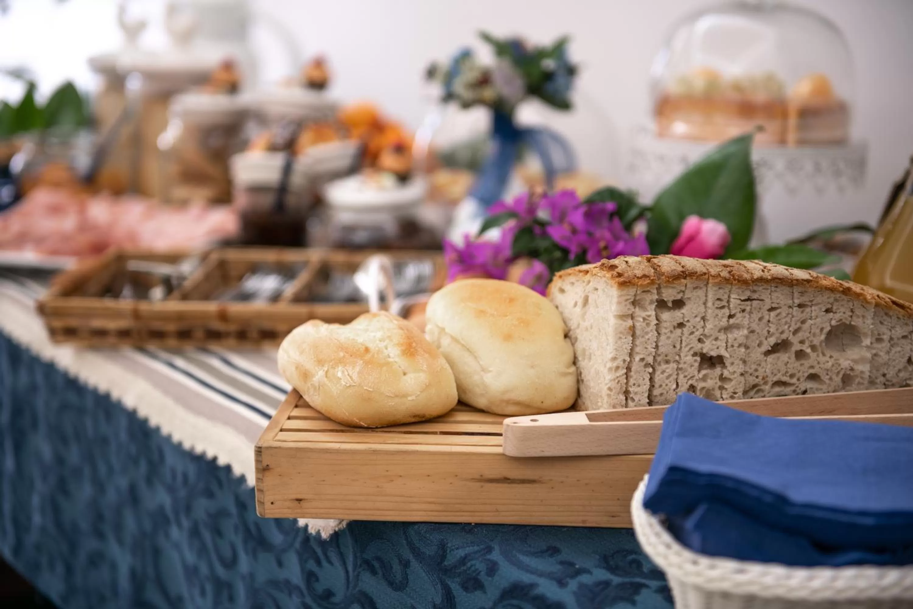 Buffet breakfast in B&B Toma Street