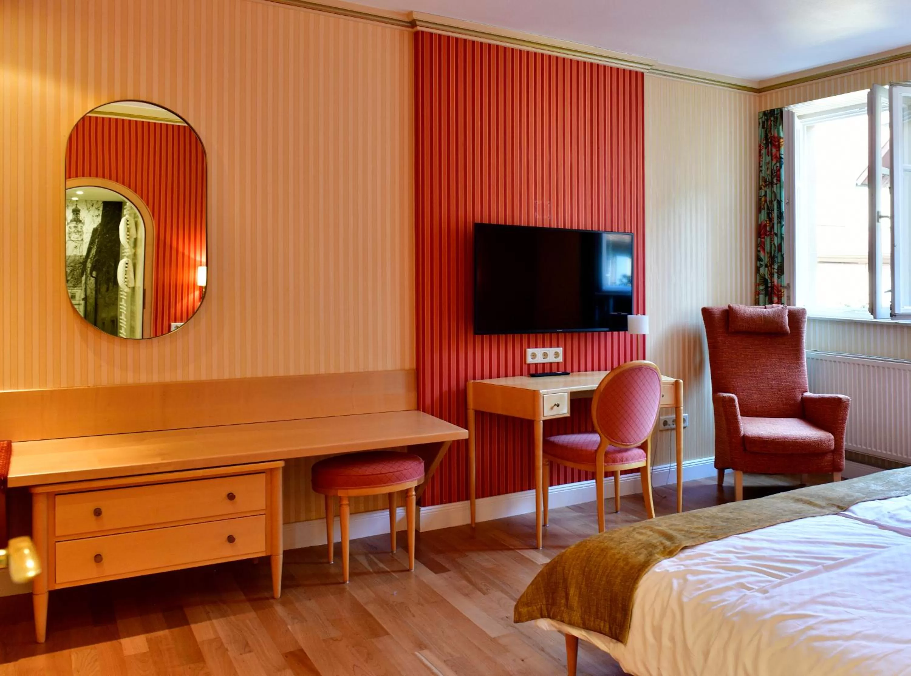 Seating area, Bed in Romantik Hotel Markusturm