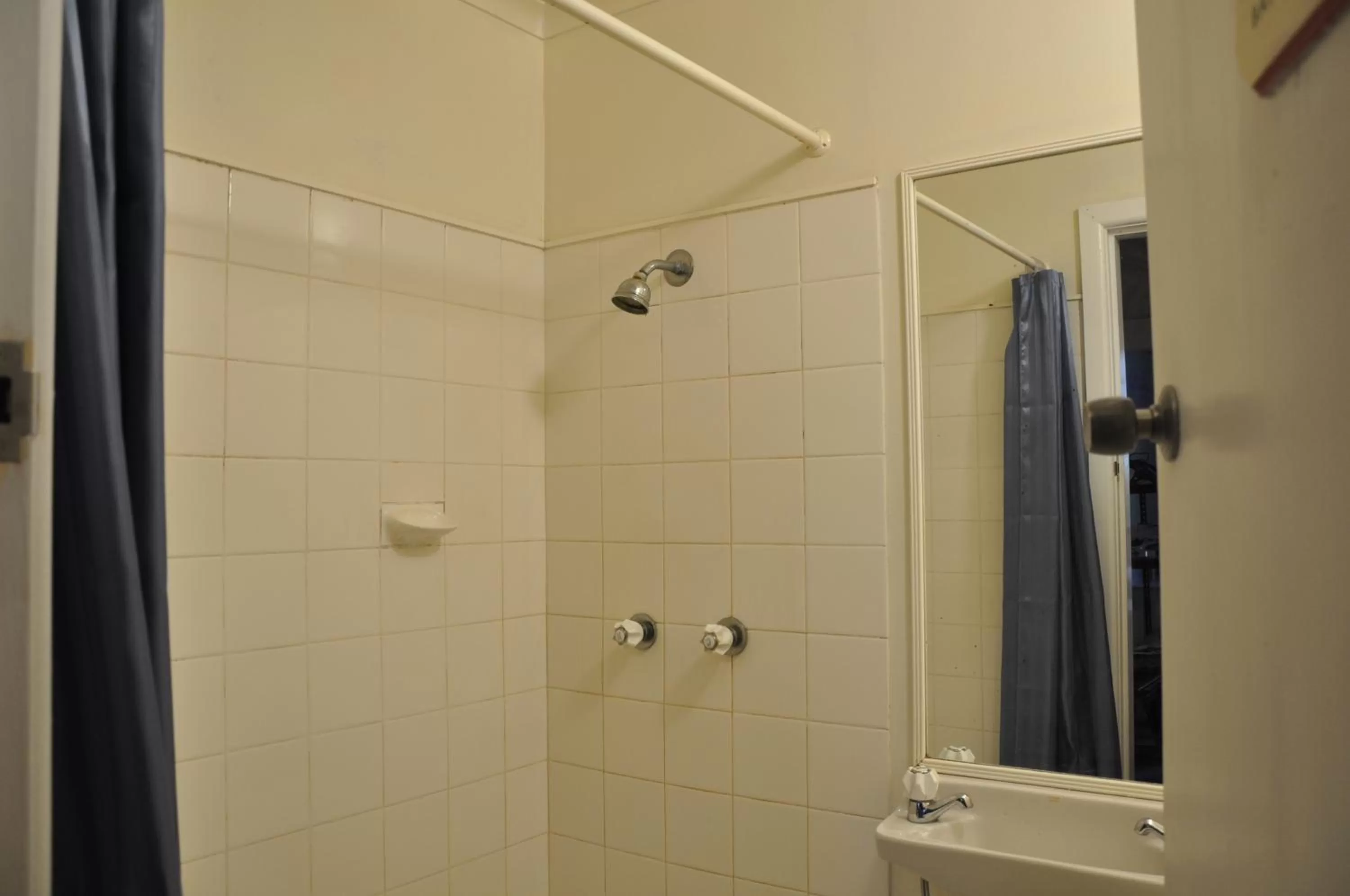 Shower in Hearty Center Motel