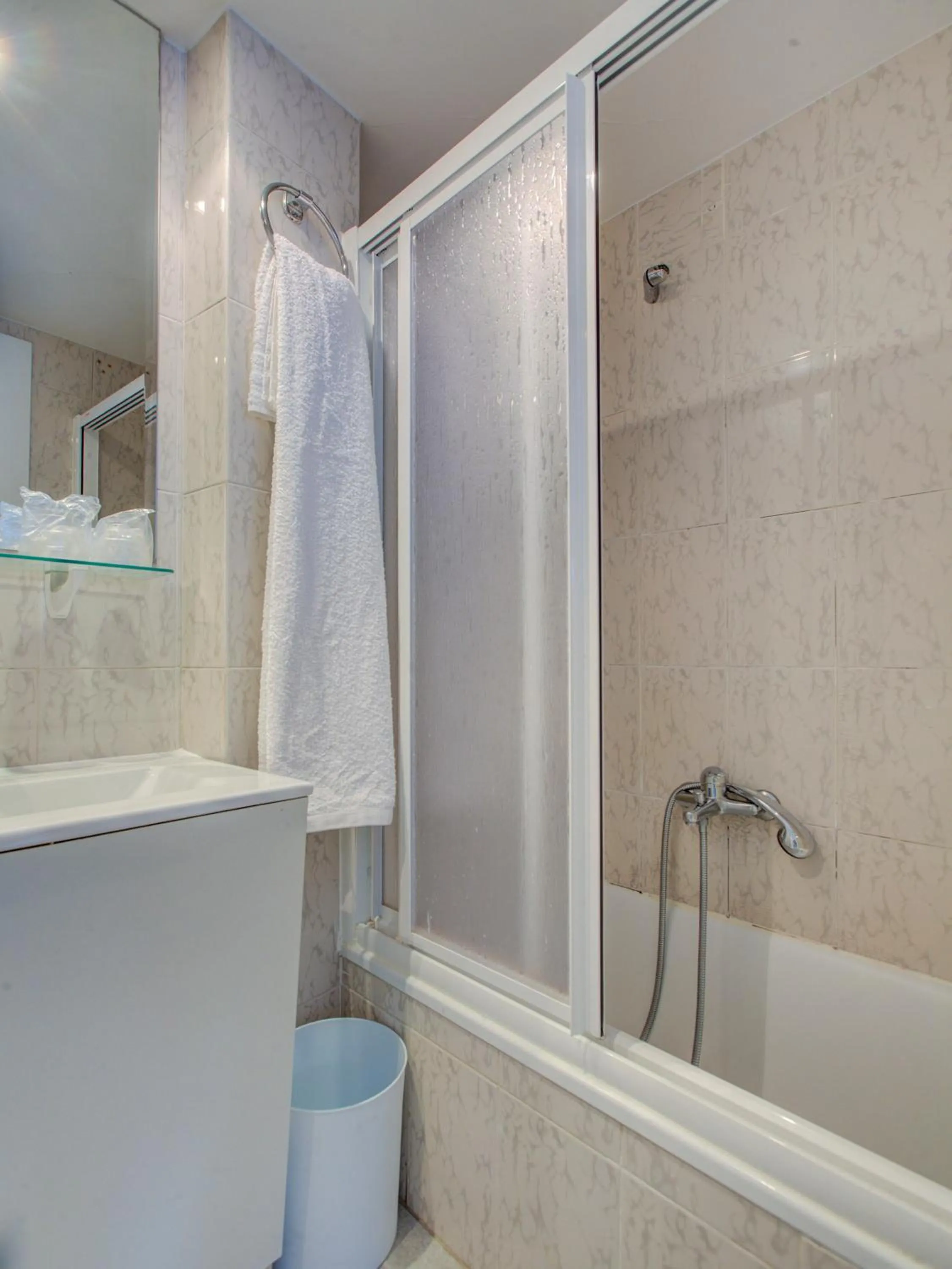 Bathroom in Emperatriz I