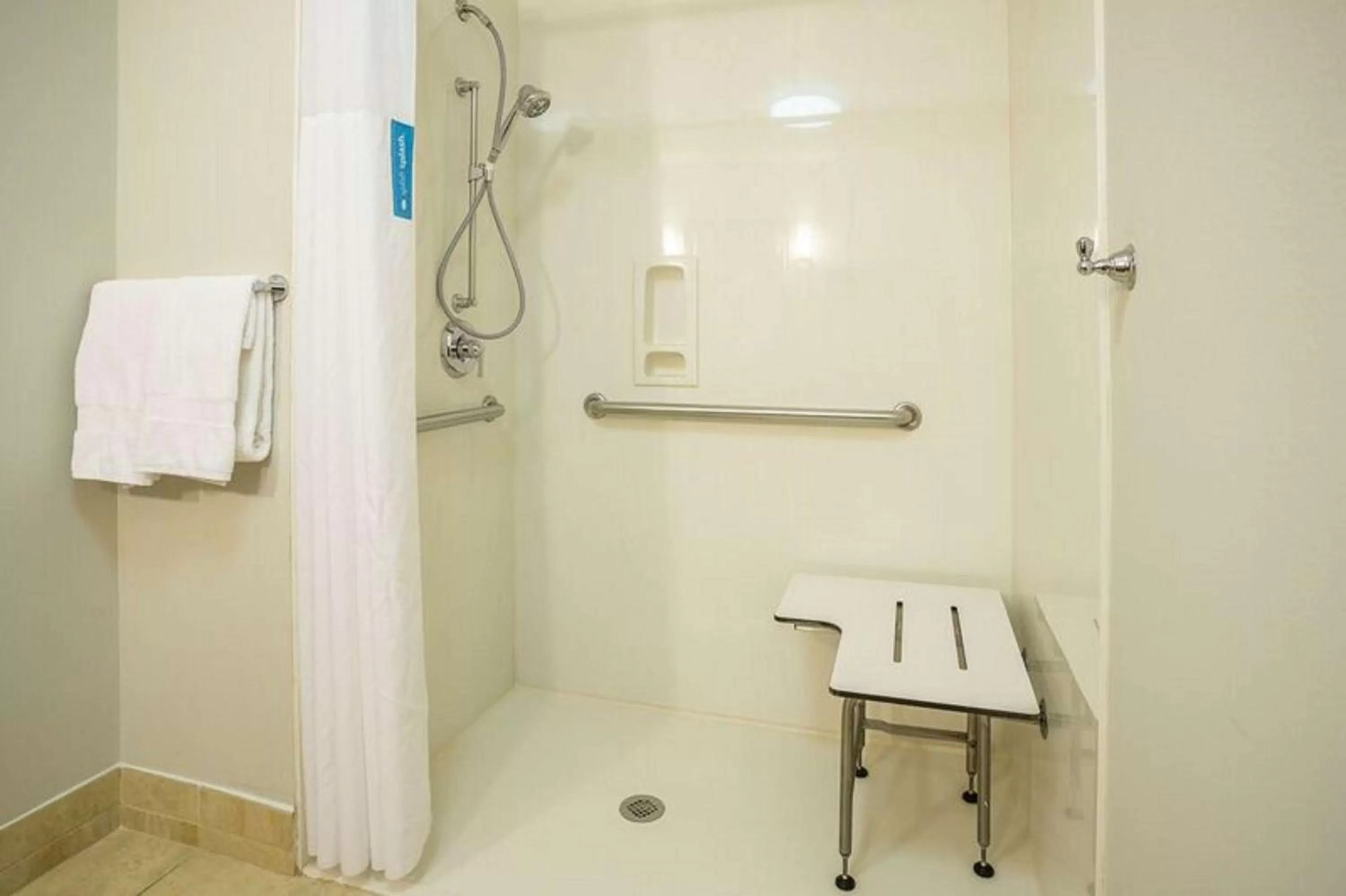 Bathroom in Hampton Inn Somerset