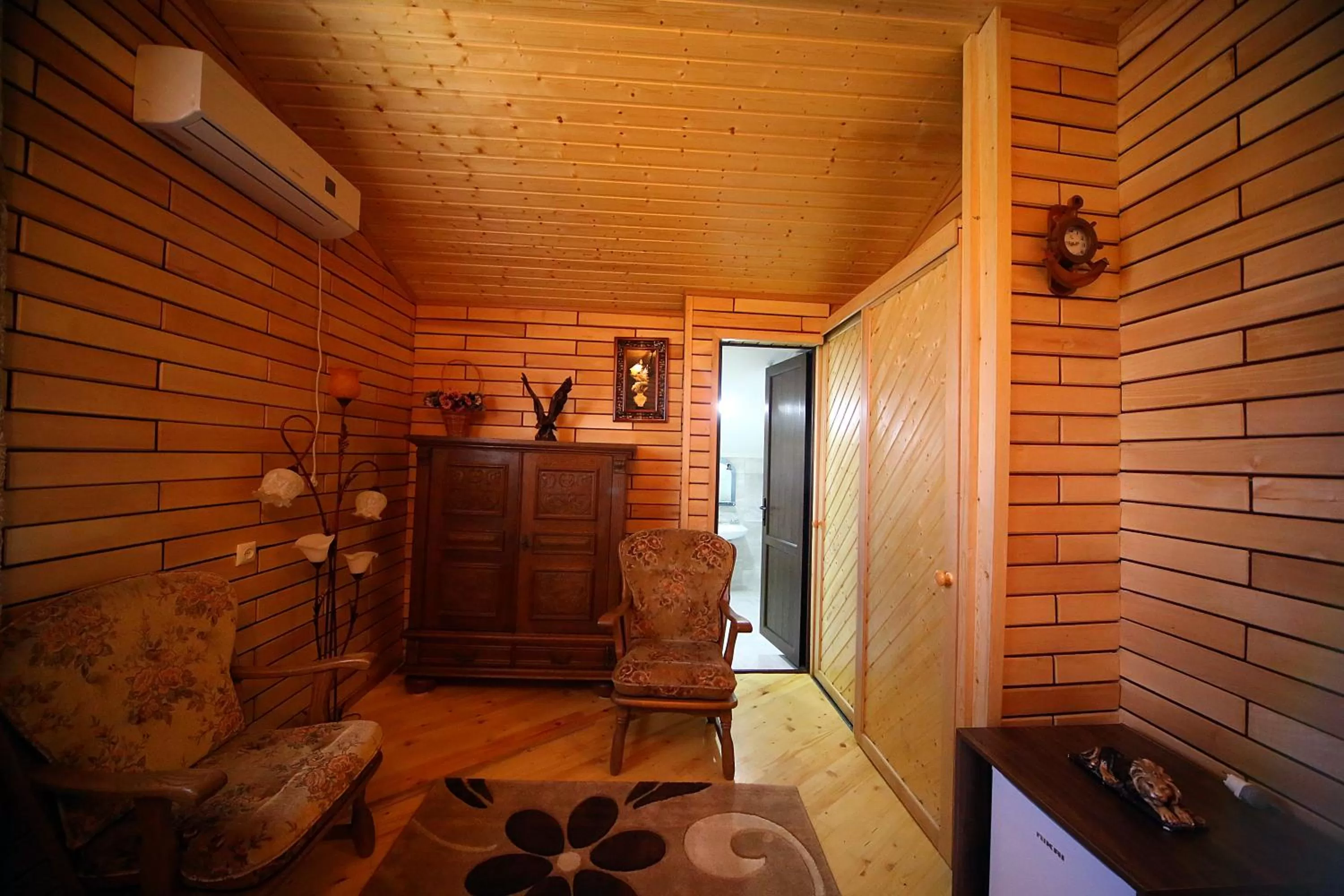 Bathroom, Seating Area in Hotel Harmony