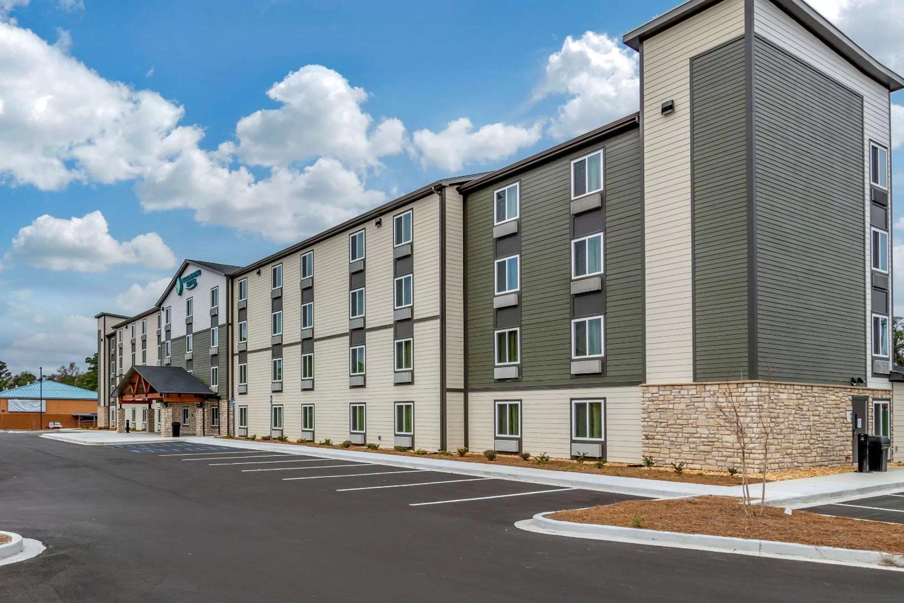 Property building in WoodSpring Suites Brunswick
