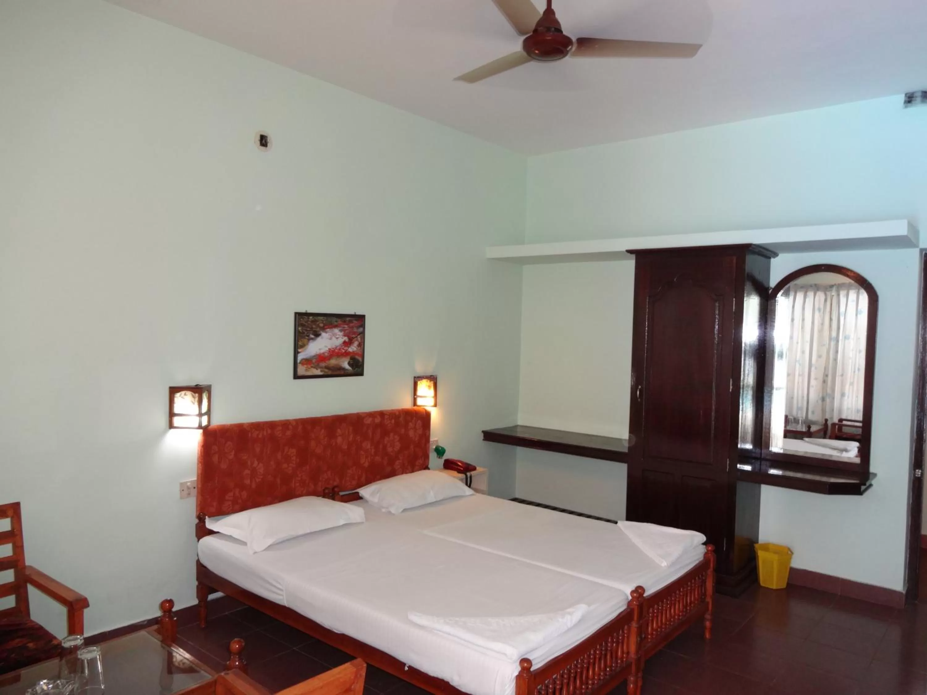 Bed in Hotel Thushara