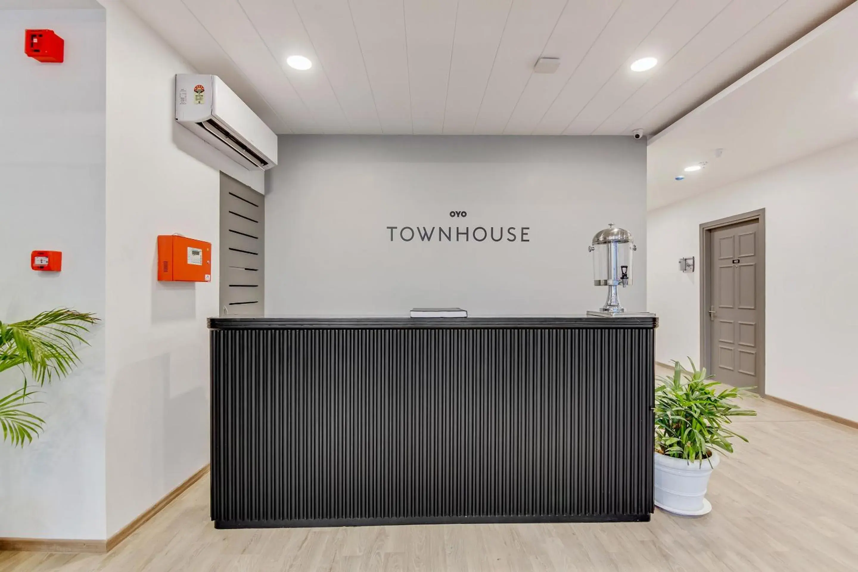 Lobby or reception, Lobby/Reception in Townhouse 204 Sector 49 Near Logix city centre Lobby or reception, Lobby/Reception in Townhouse 204 Sector 49 Near Logix city centre