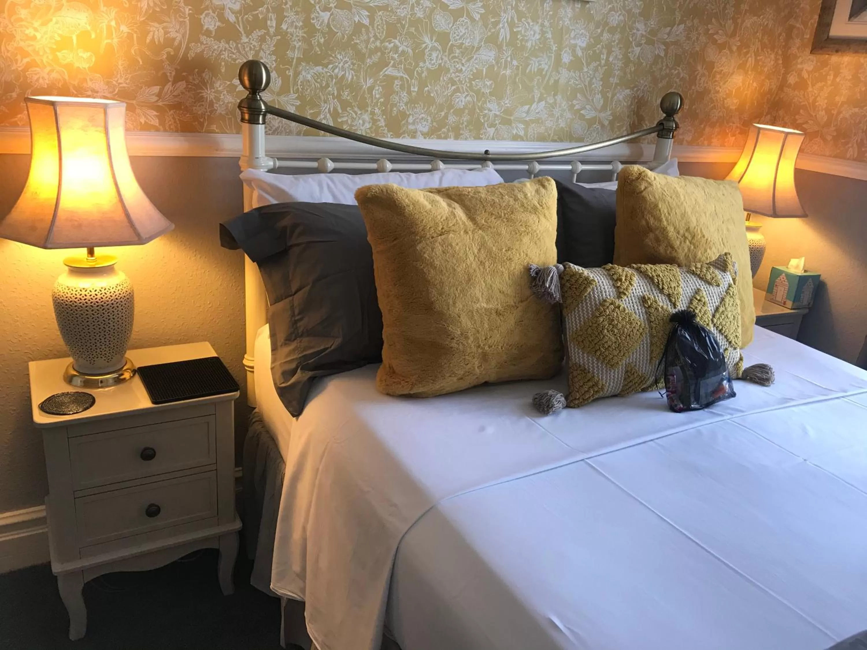 Bedroom, Bed in Raffles Hotel