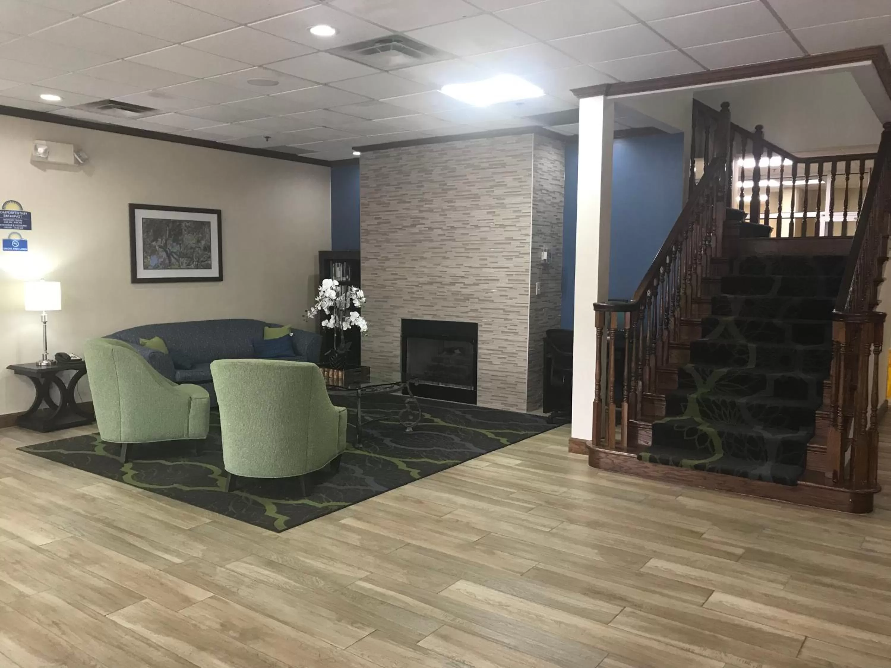 Lobby or reception in Days Inn & Suites by Wyndham Tucker/Northlake