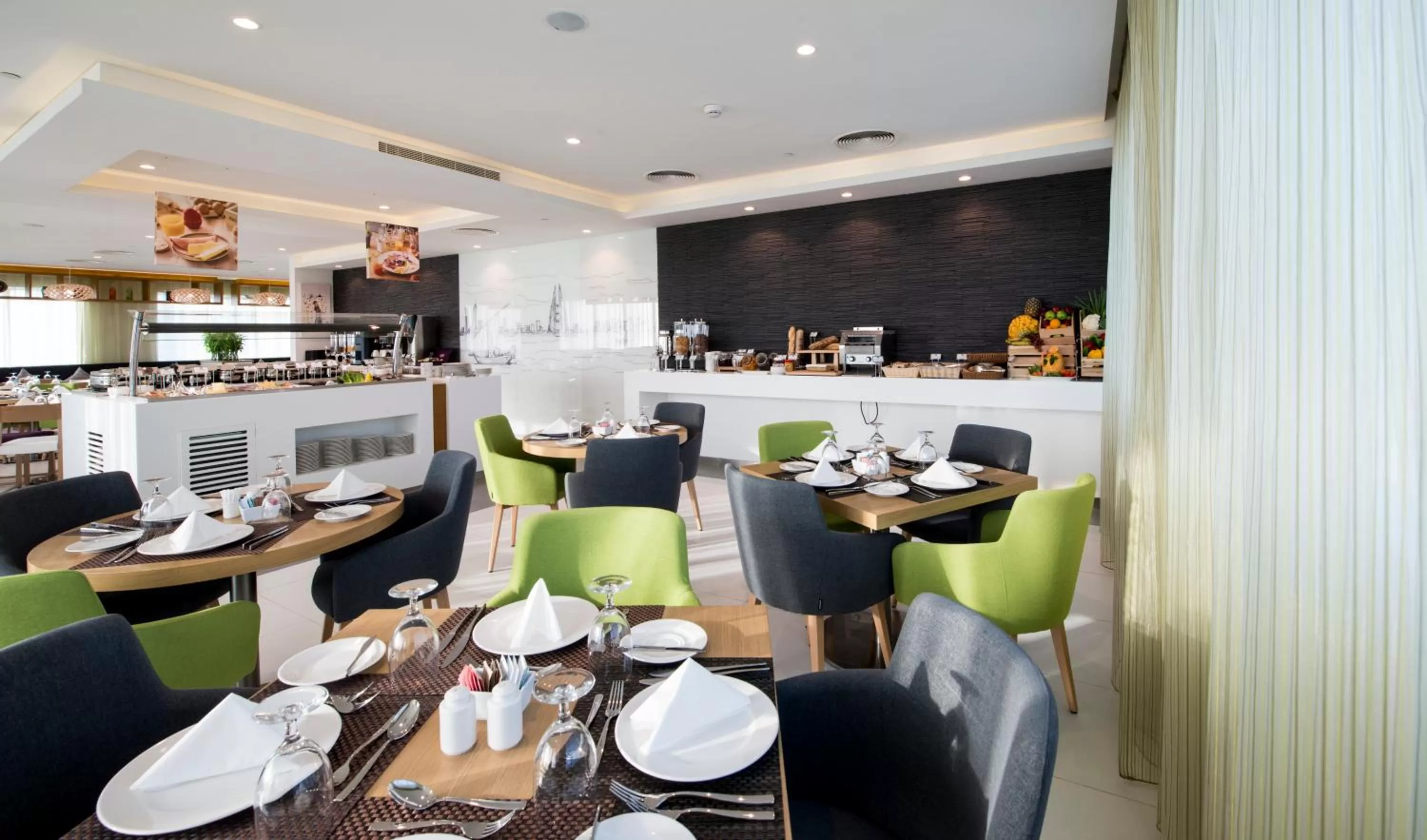 Restaurant/places to eat in ibis Styles Manama Diplomatic Area