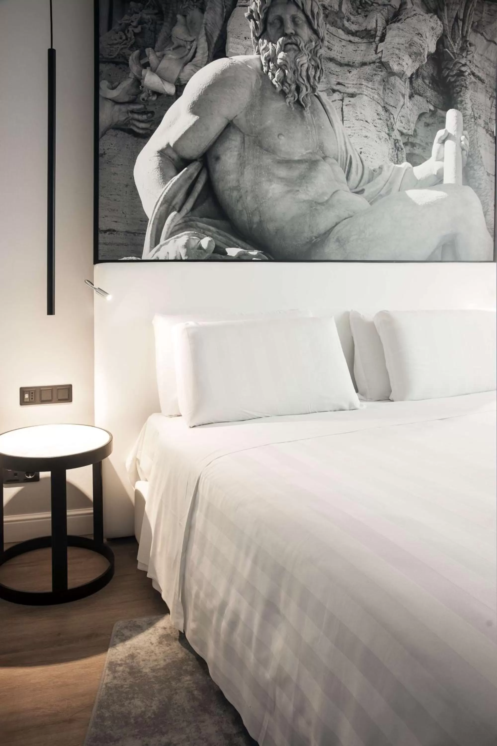 Photo of the whole room, Bed in Radisson Blu GHR Rome