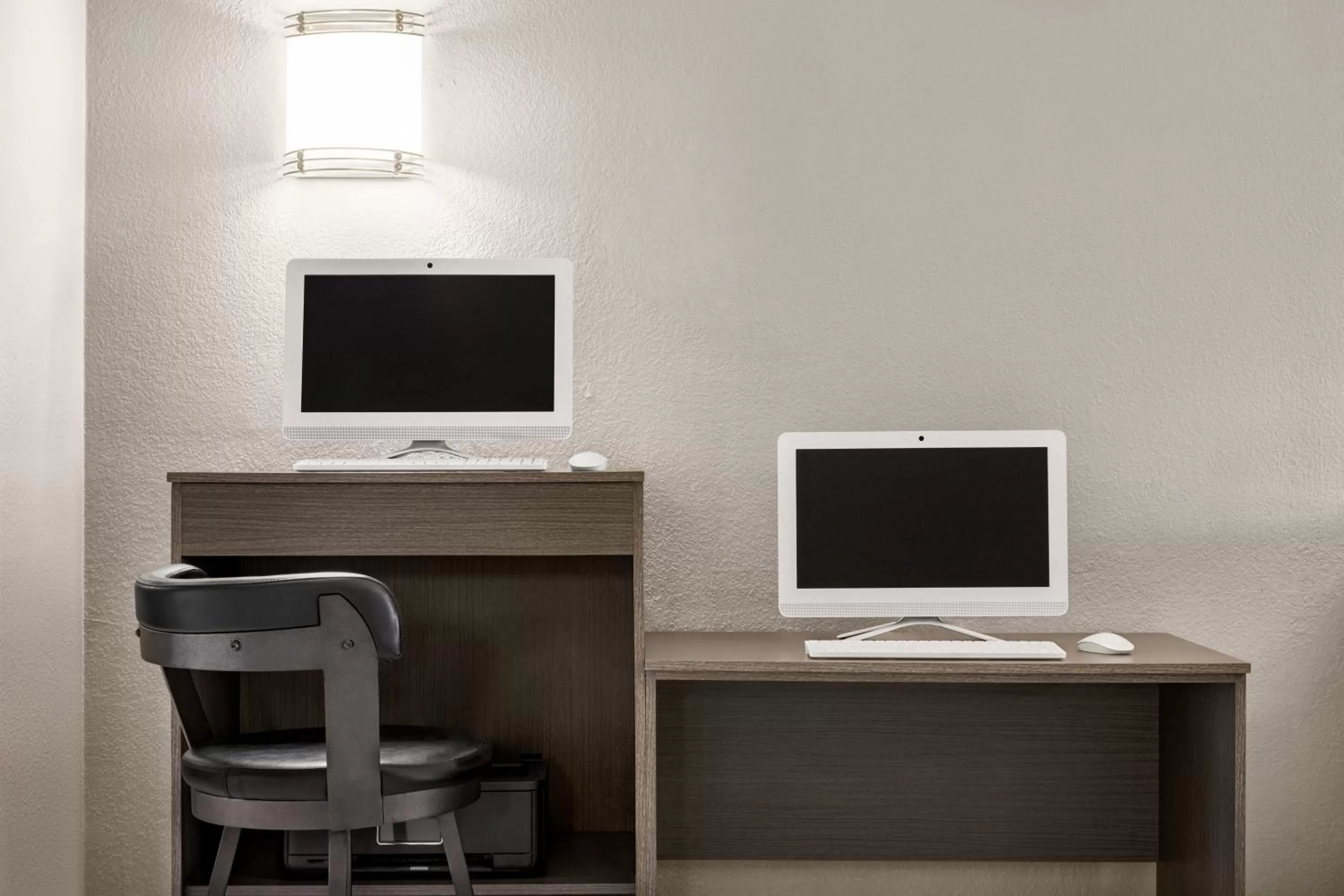 Business facilities in La Quinta by Wyndham Brownsville North